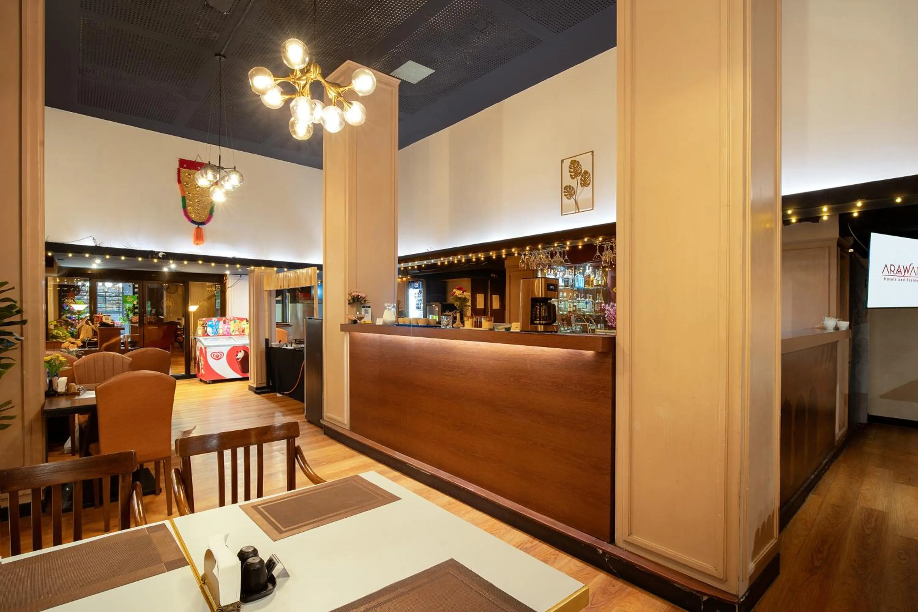 Restaurant/places to eat in Arawana Regency Park Sukhumvit