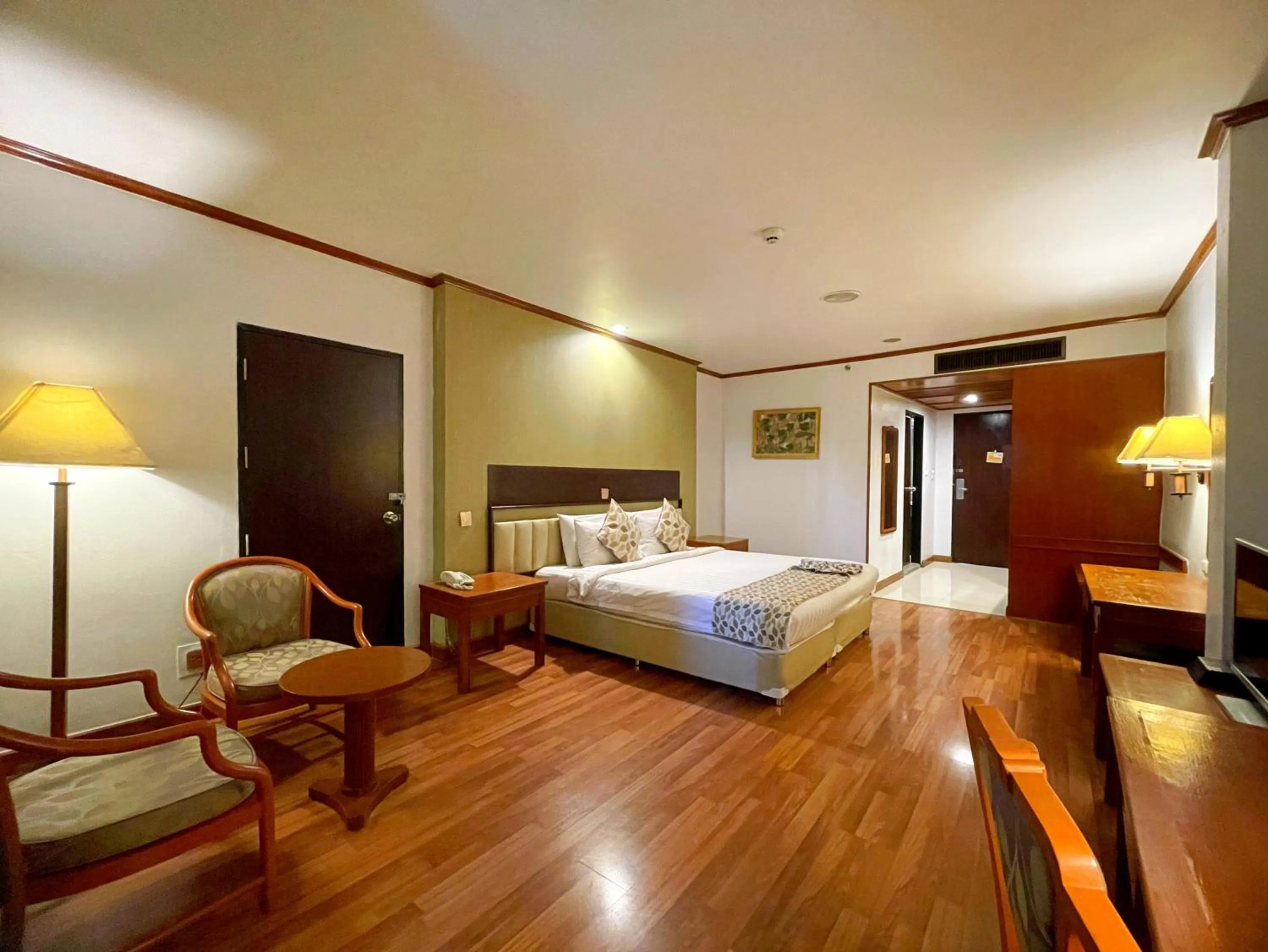 Photo of the whole room, Bed in Arawana Regency Park Sukhumvit