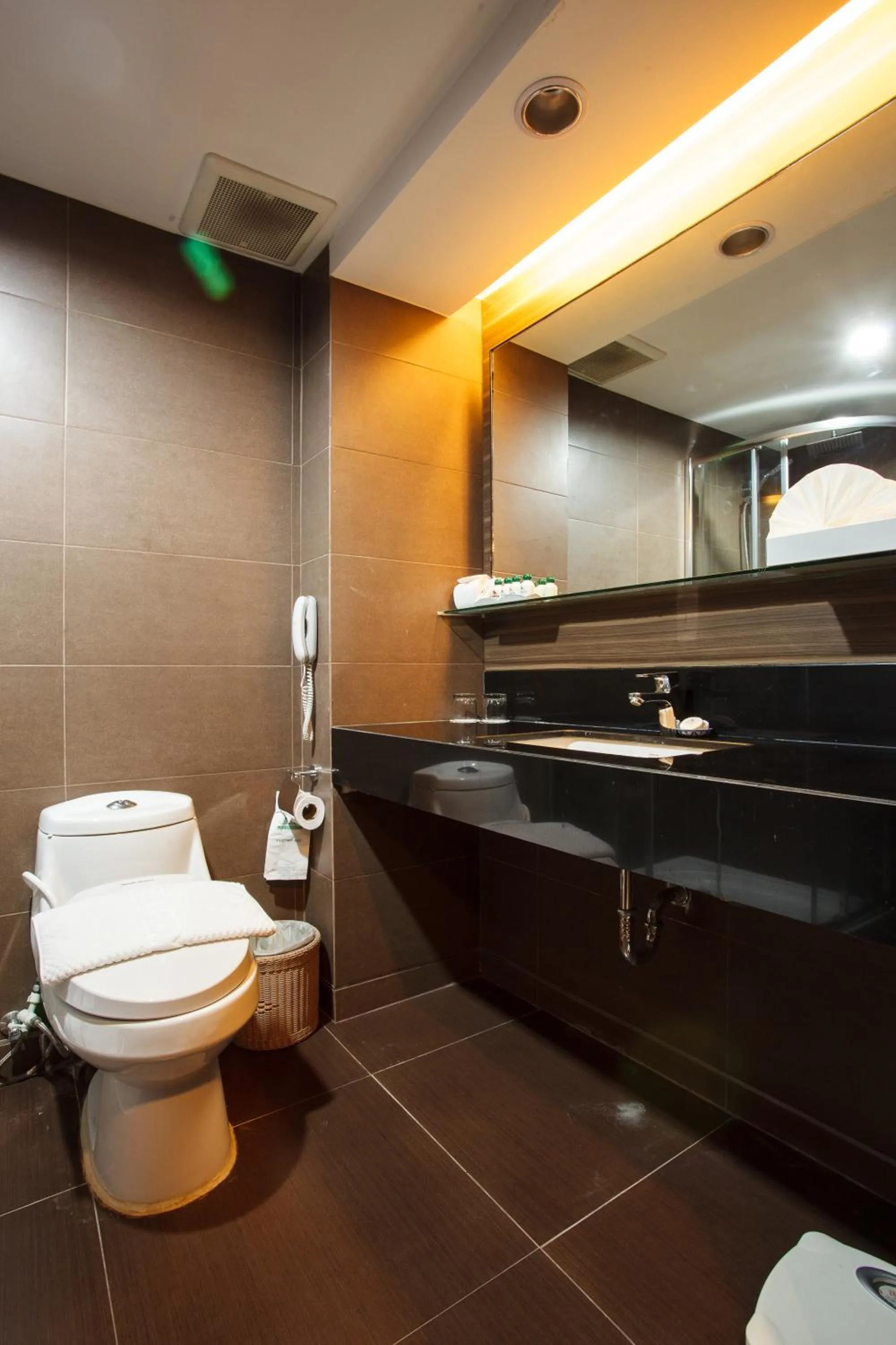 Toilet in Arawana Regency Park Sukhumvit