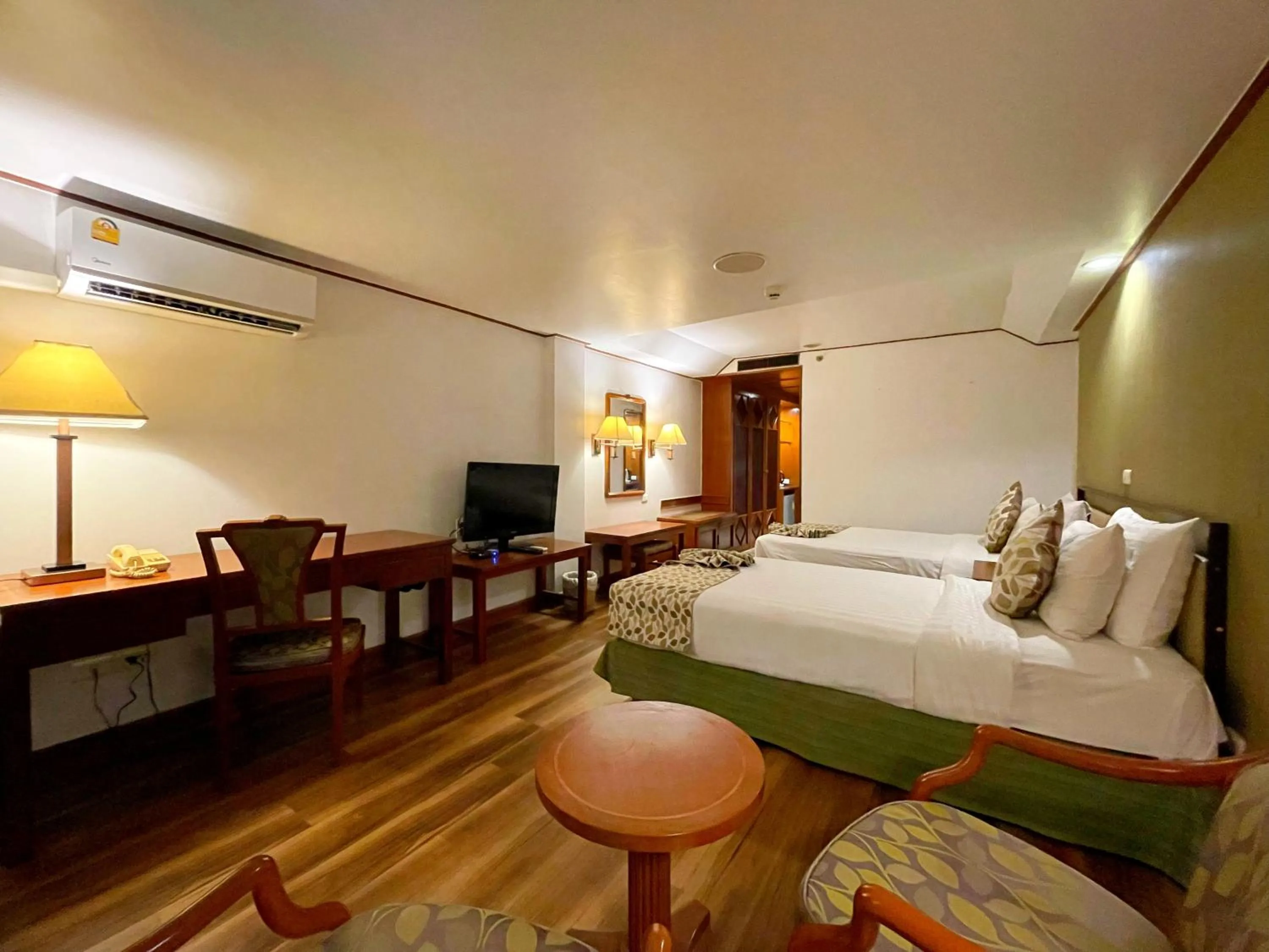 Photo of the whole room, Bed in Arawana Regency Park Sukhumvit