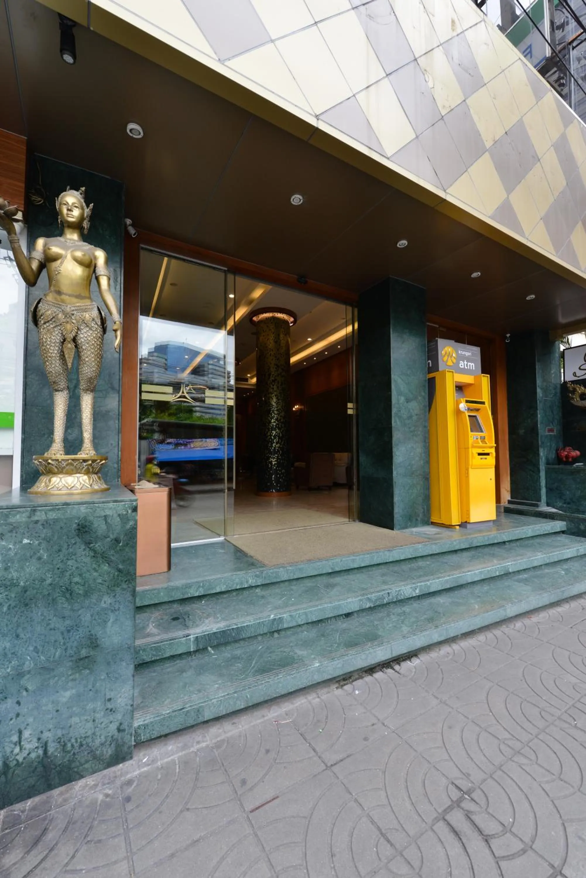 Facade/entrance in Arawana Regency Park Sukhumvit