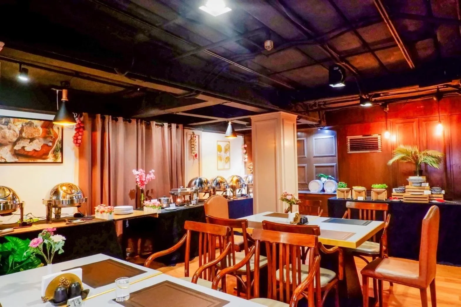 Restaurant/places to eat in Arawana Regency Park Sukhumvit