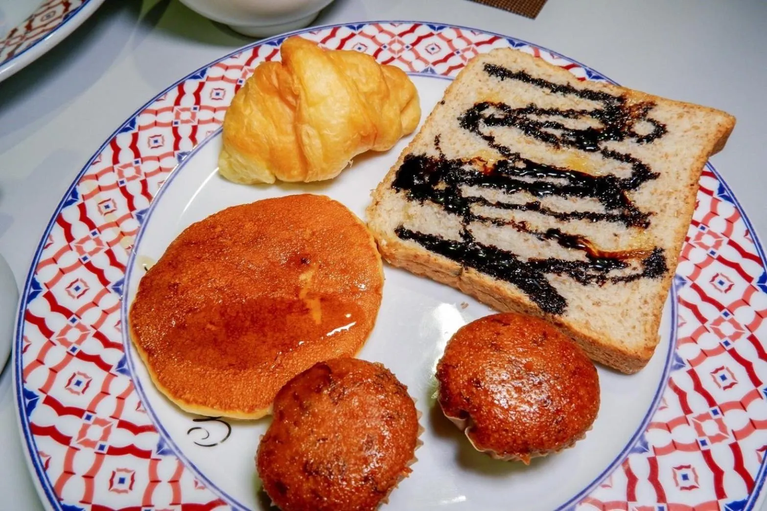 Buffet breakfast in Arawana Regency Park Sukhumvit