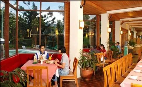 Restaurant/places to eat in Sari Ater Hotel & Resort
