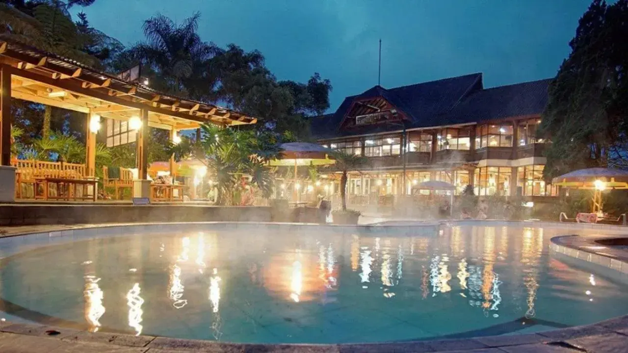 Food and drinks, Swimming Pool in Sari Ater Hotel & Resort