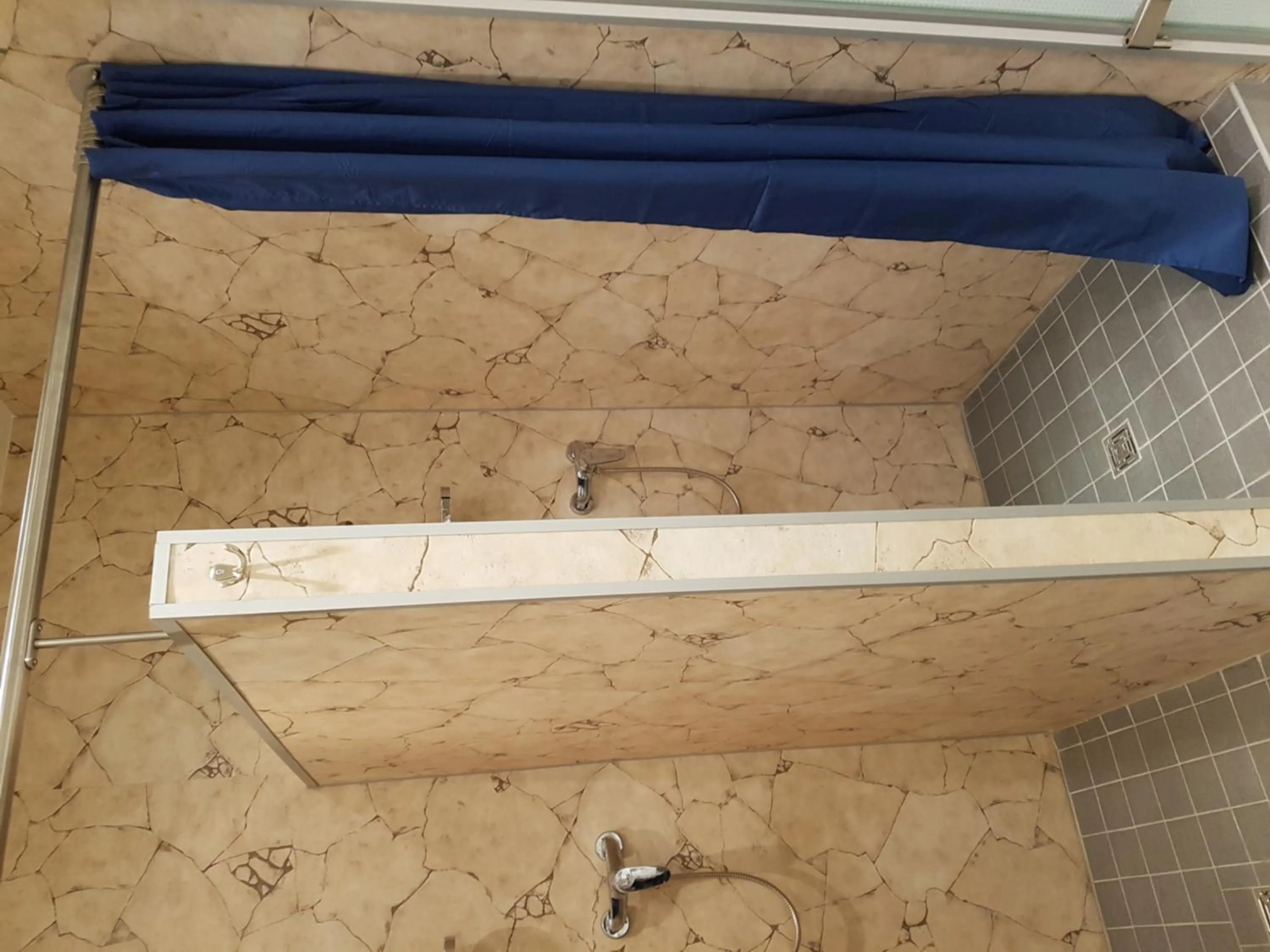 Shower in Hostel Gästehaus zum Padre