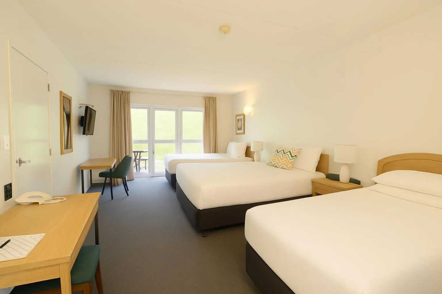 Bedroom, Bed in Wallaceville Motor Lodge