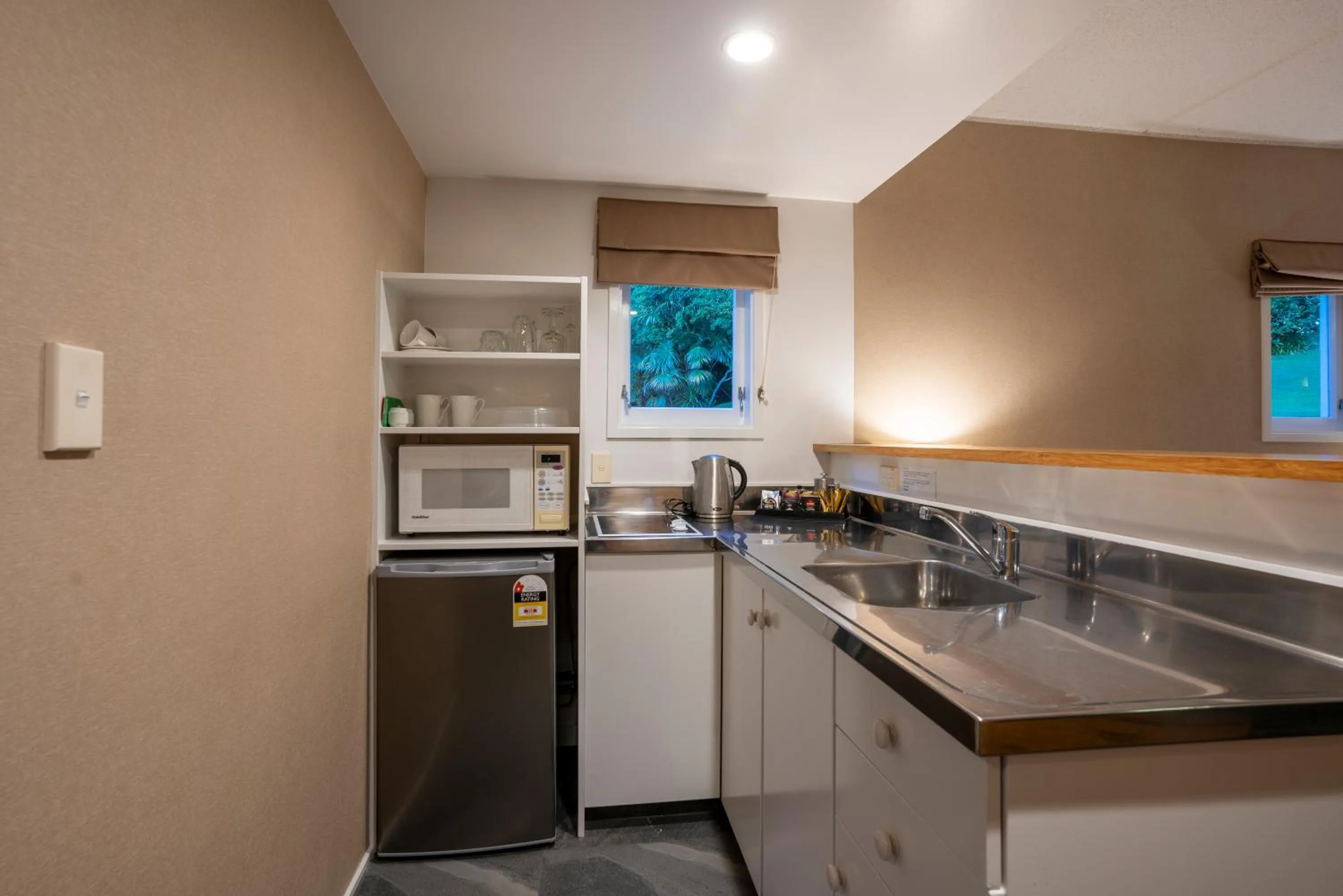 Kitchen or kitchenette in Wallaceville Motor Lodge