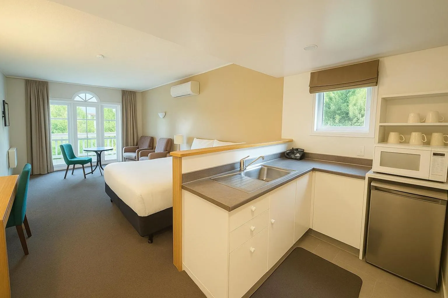 Bedroom, Bed in Wallaceville Motor Lodge