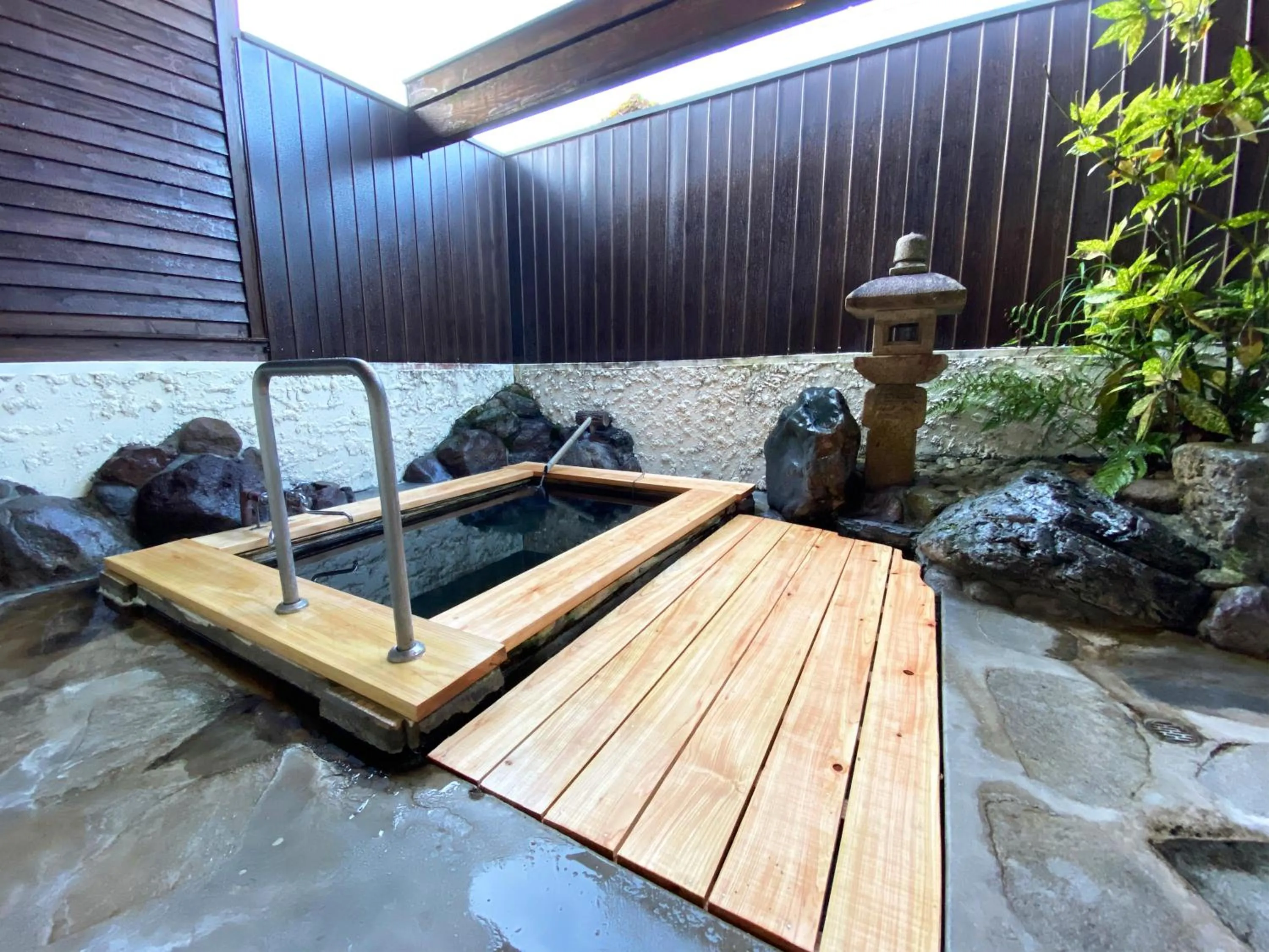 Hot Spring Bath in Yufuin Onsen Hasuwa Inn