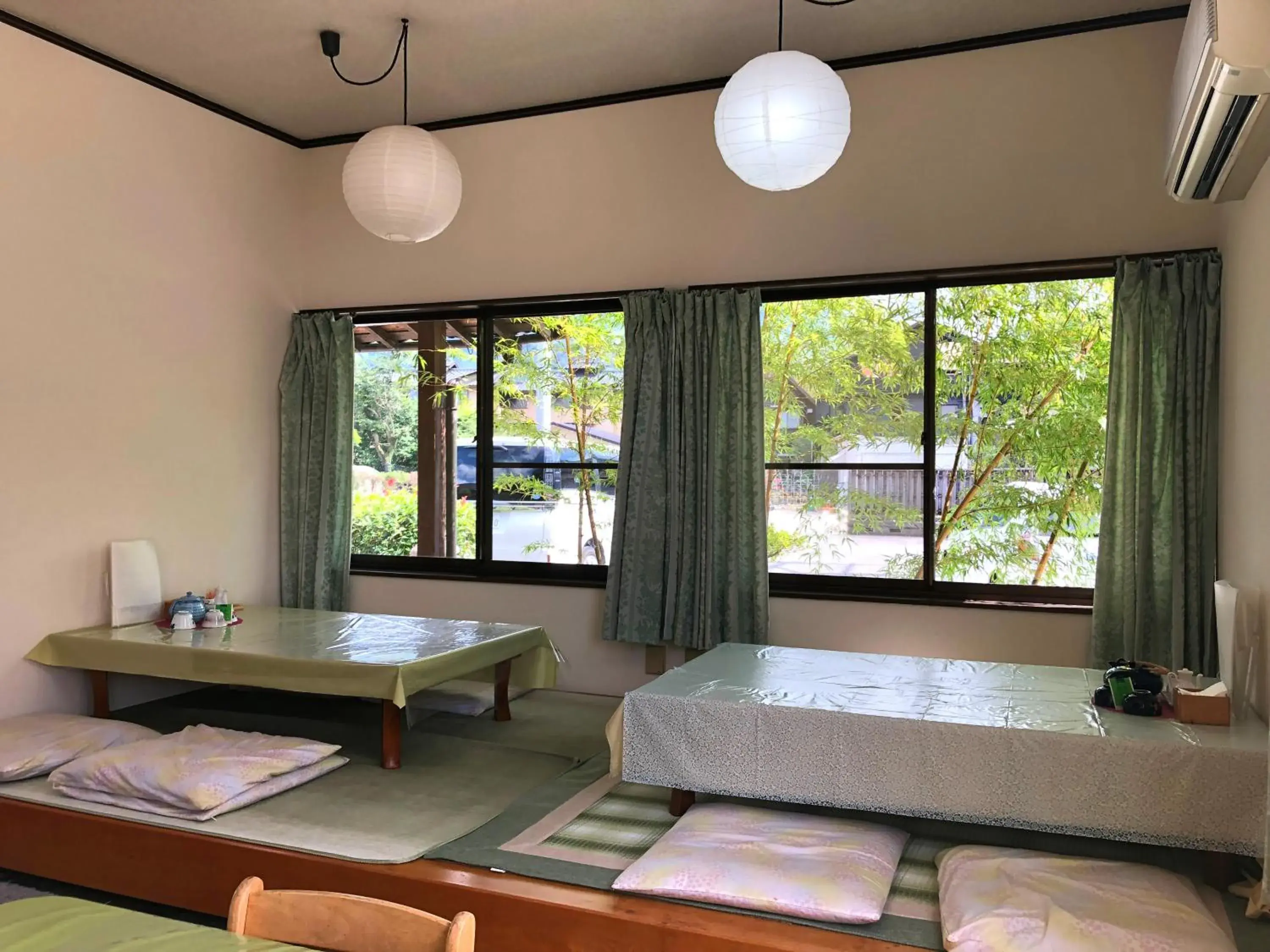 Restaurant/places to eat, Bed in Yufuin Onsen Hasuwa Inn Restaurant/places to eat, Bed in Yufuin Onsen Hasuwa Inn