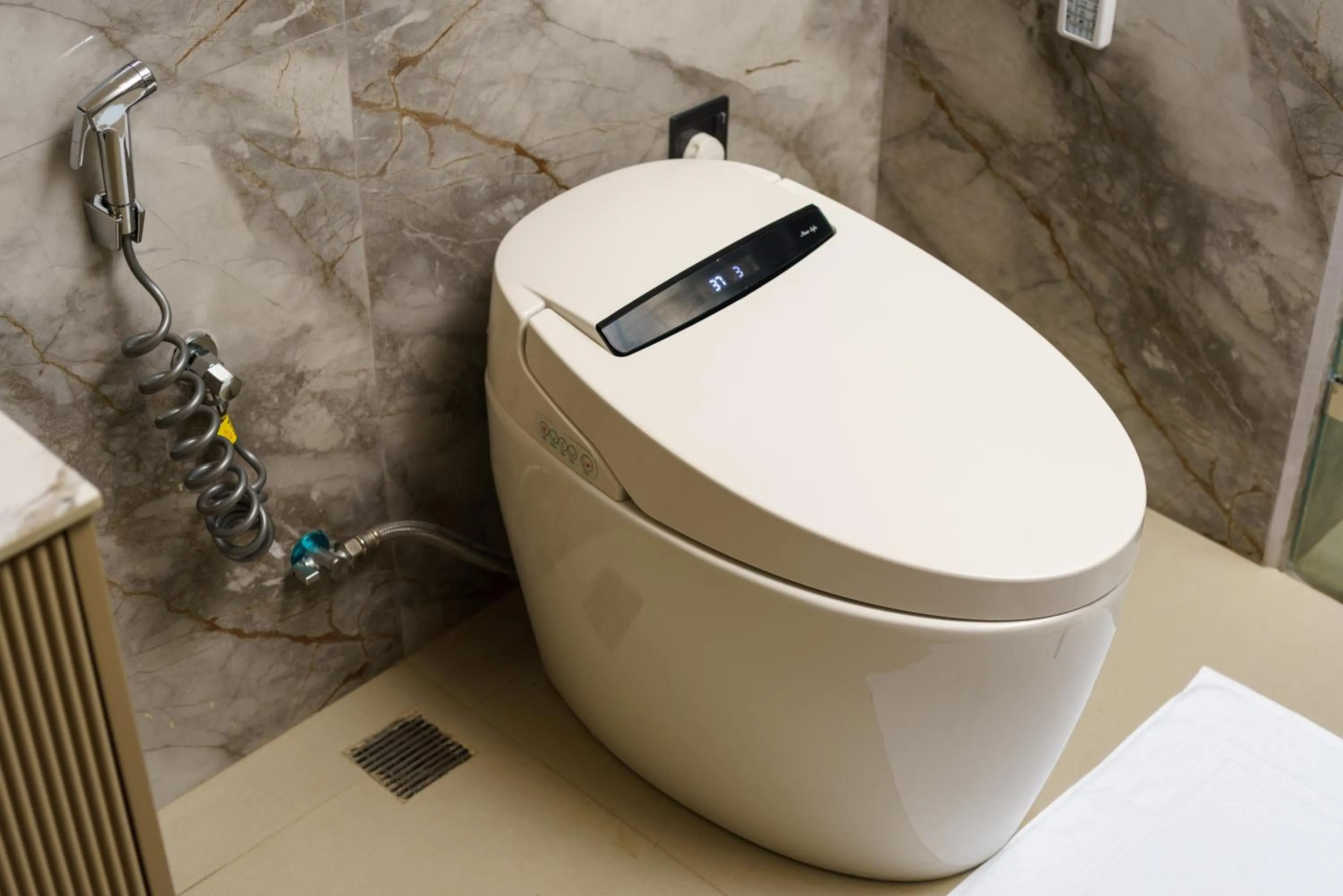 Bathroom in Avenra Gardens Hotel