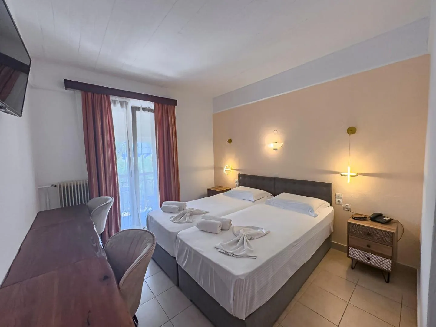 Bed in Hotel Molyvos I