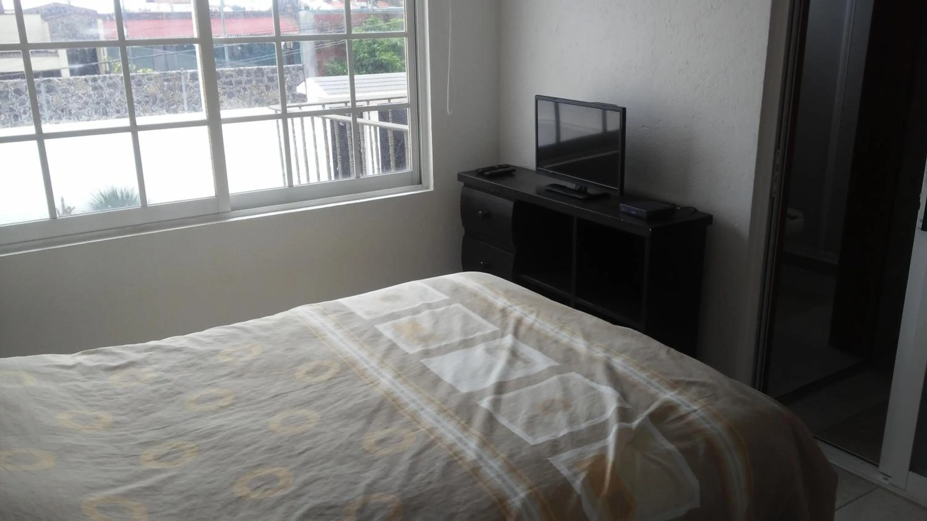 One-Bedroom House - single occupancy in Casa privada para descanso, se renta para 8 personas completa Y tambien por habitacion con baño privado para 2 o 4 personas compartiendo areas comunes