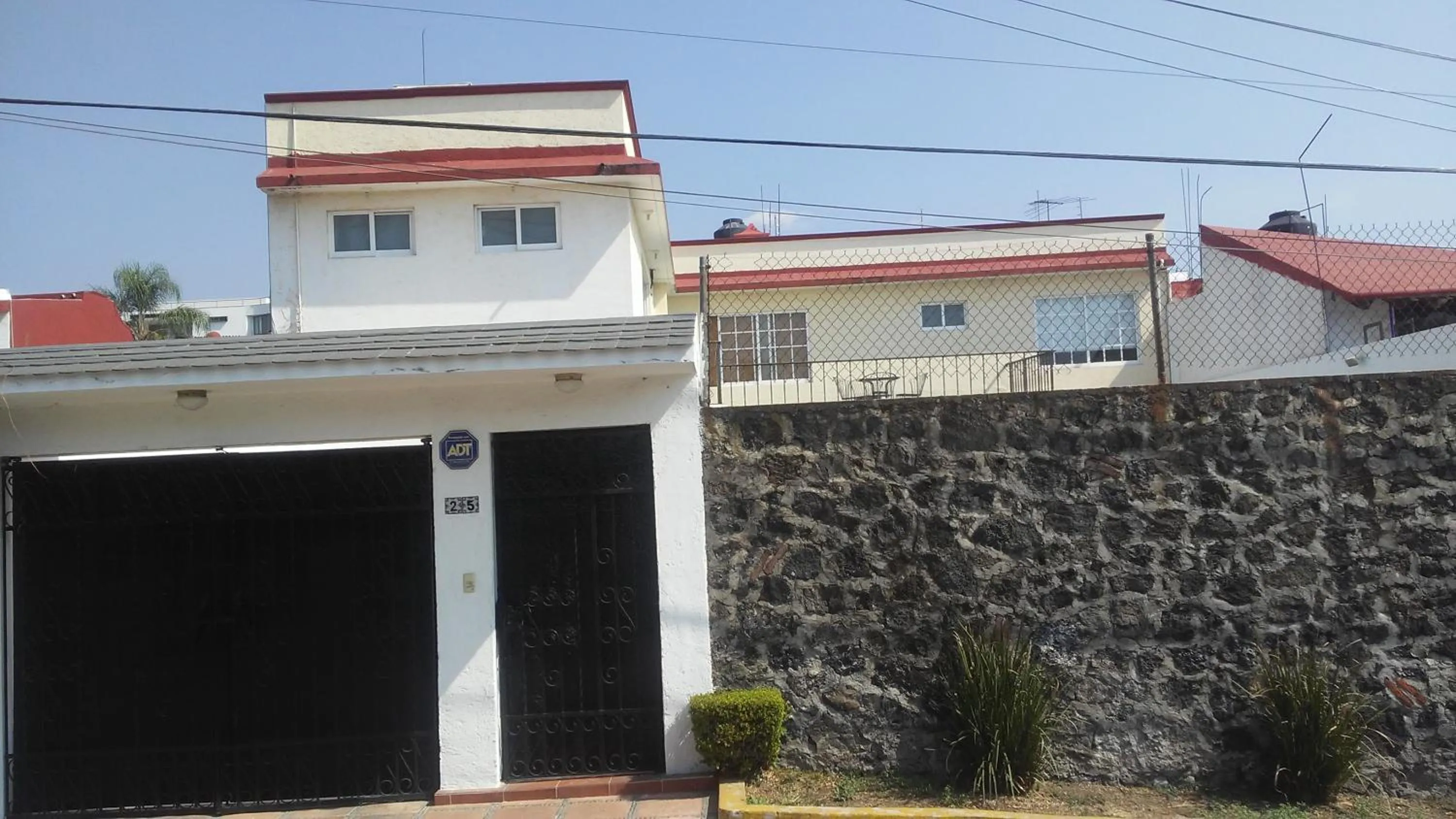 Four-Bedroom House in Casa privada para descanso, se renta para 8 personas completa Y tambien por habitacion con baño privado para 2 o 4 personas compartiendo areas comunes