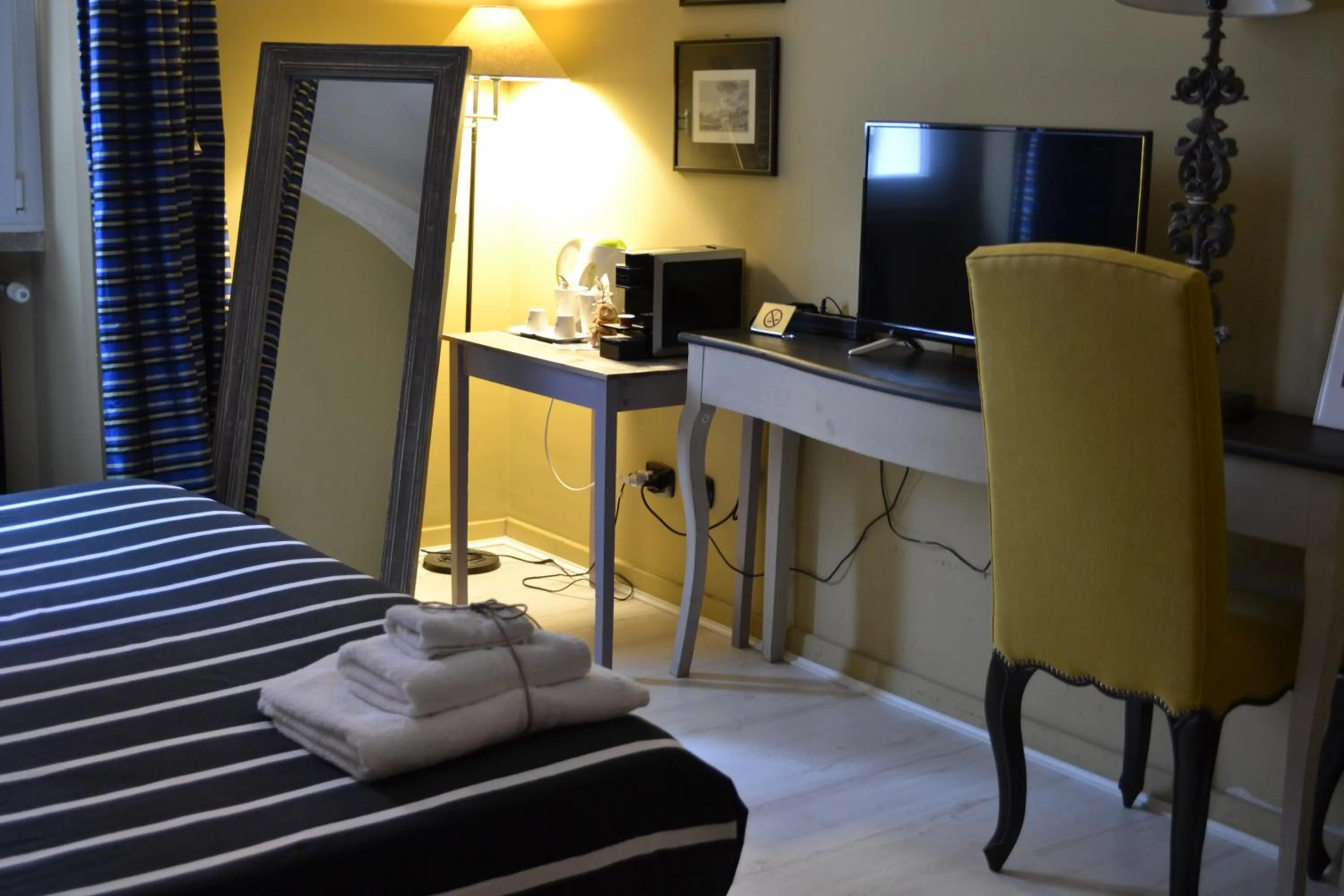 Gatto Bianco Casa Dei Venti