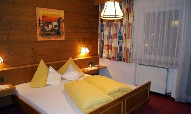Bed in Sport Garni Kapplerhof – Ischgl/Kappl