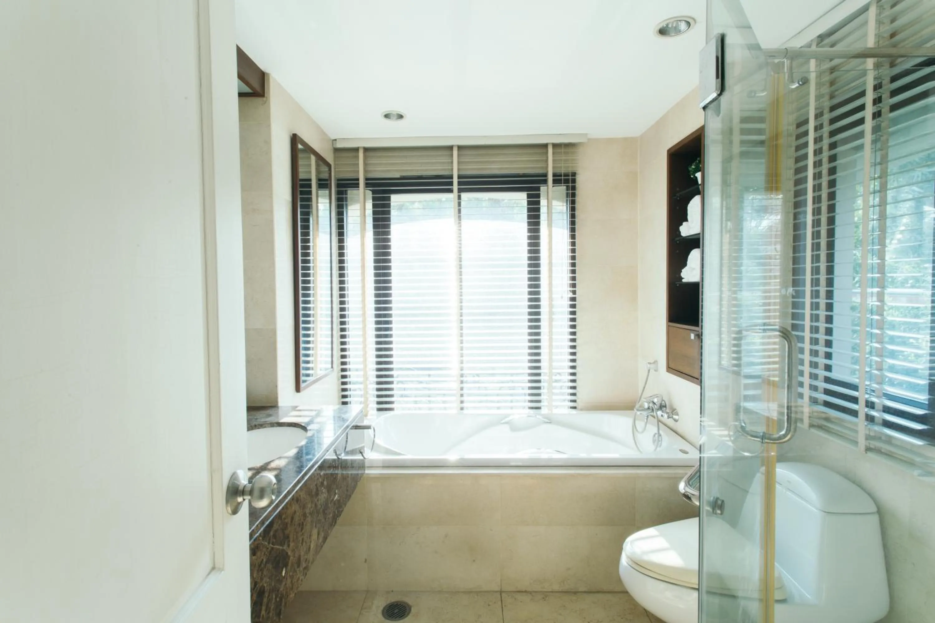 Toilet in Thomson Residence Hotel