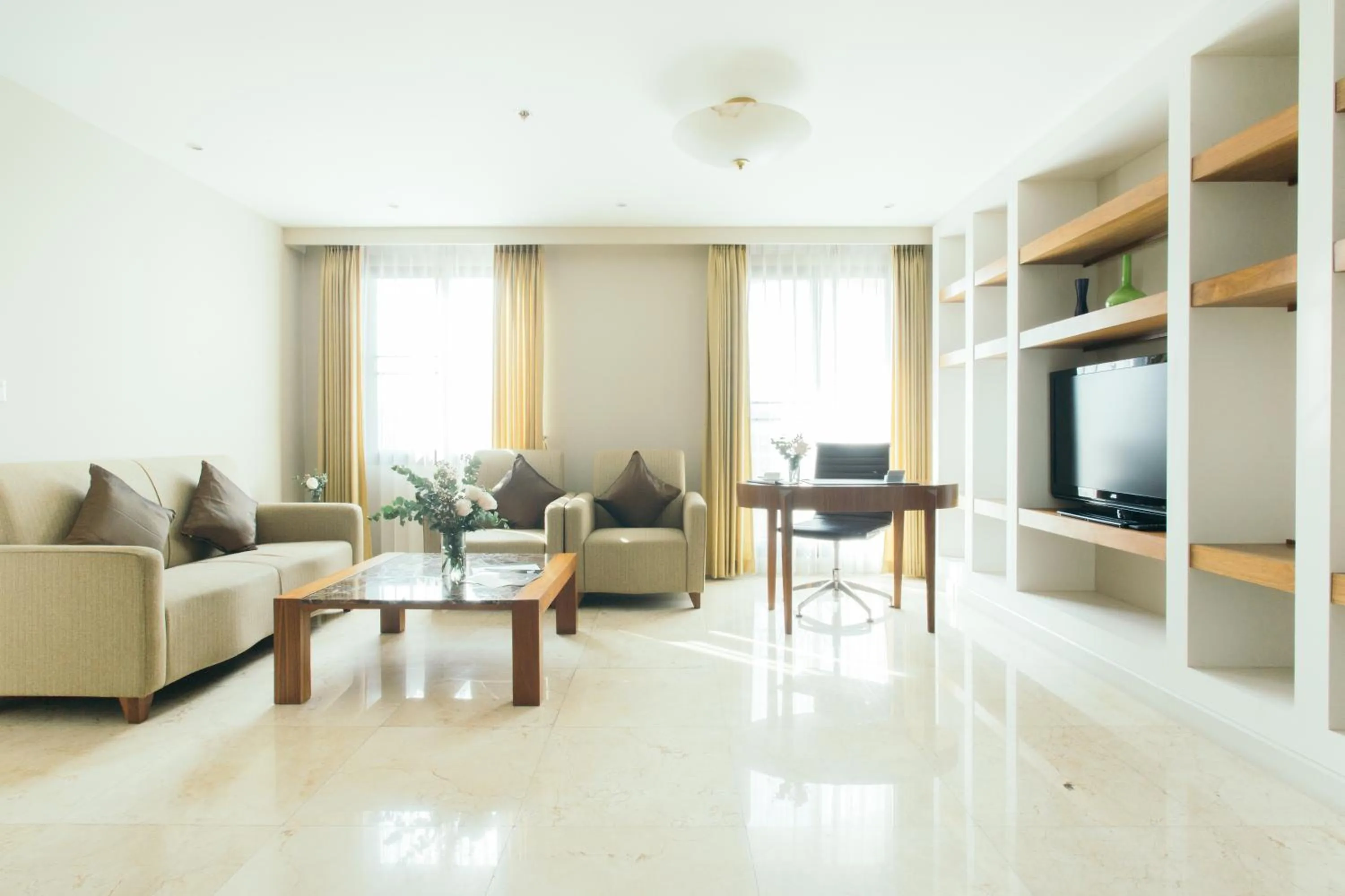 Living room in Thomson Residence Hotel