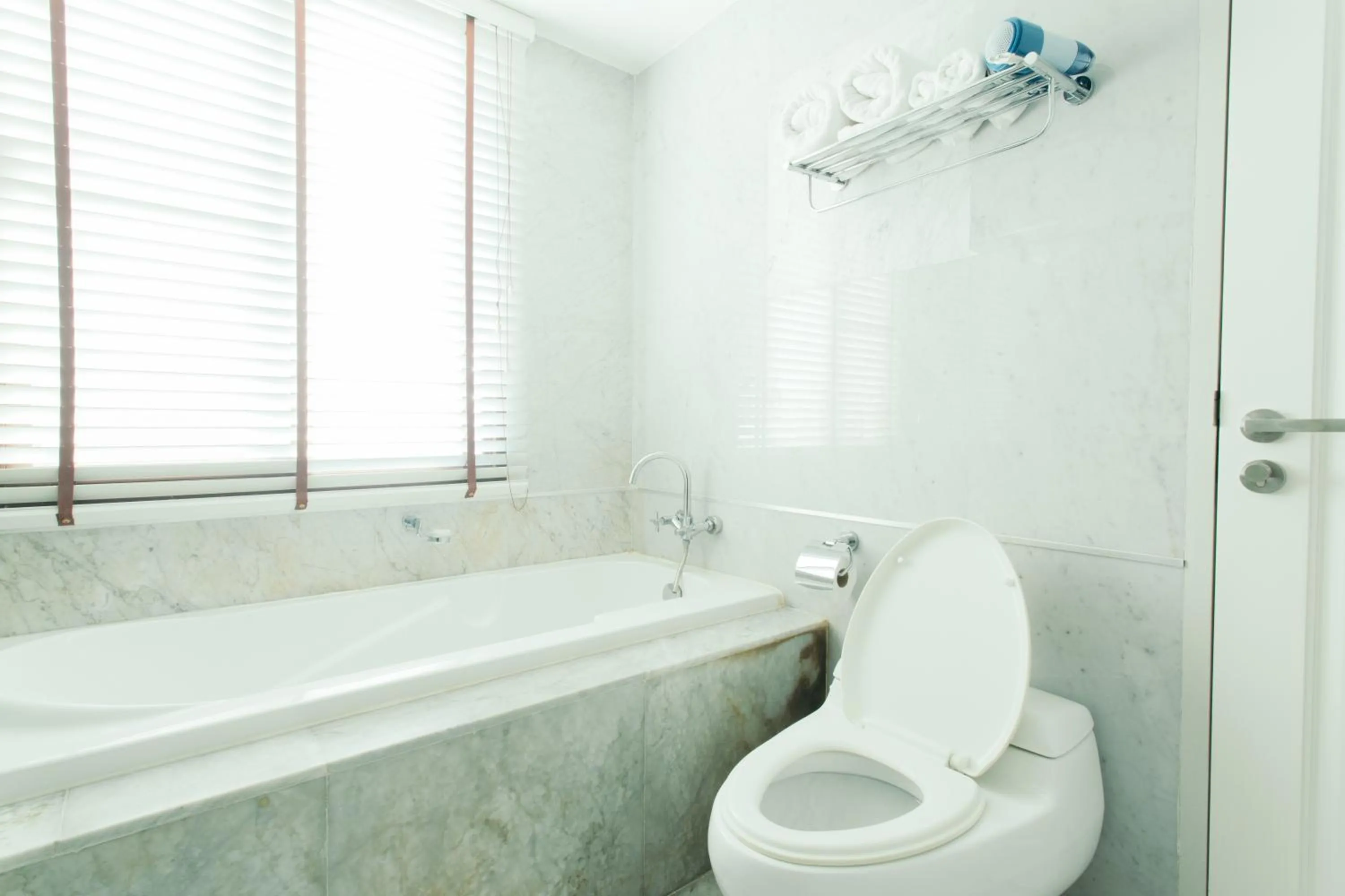 Toilet in Thomson Residence Hotel