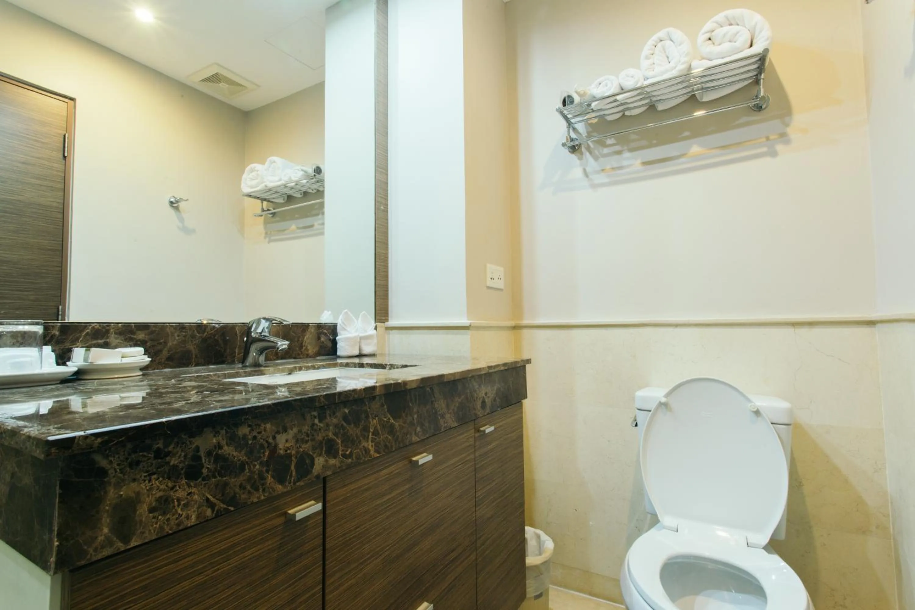 Bathroom in Thomson Residence Hotel