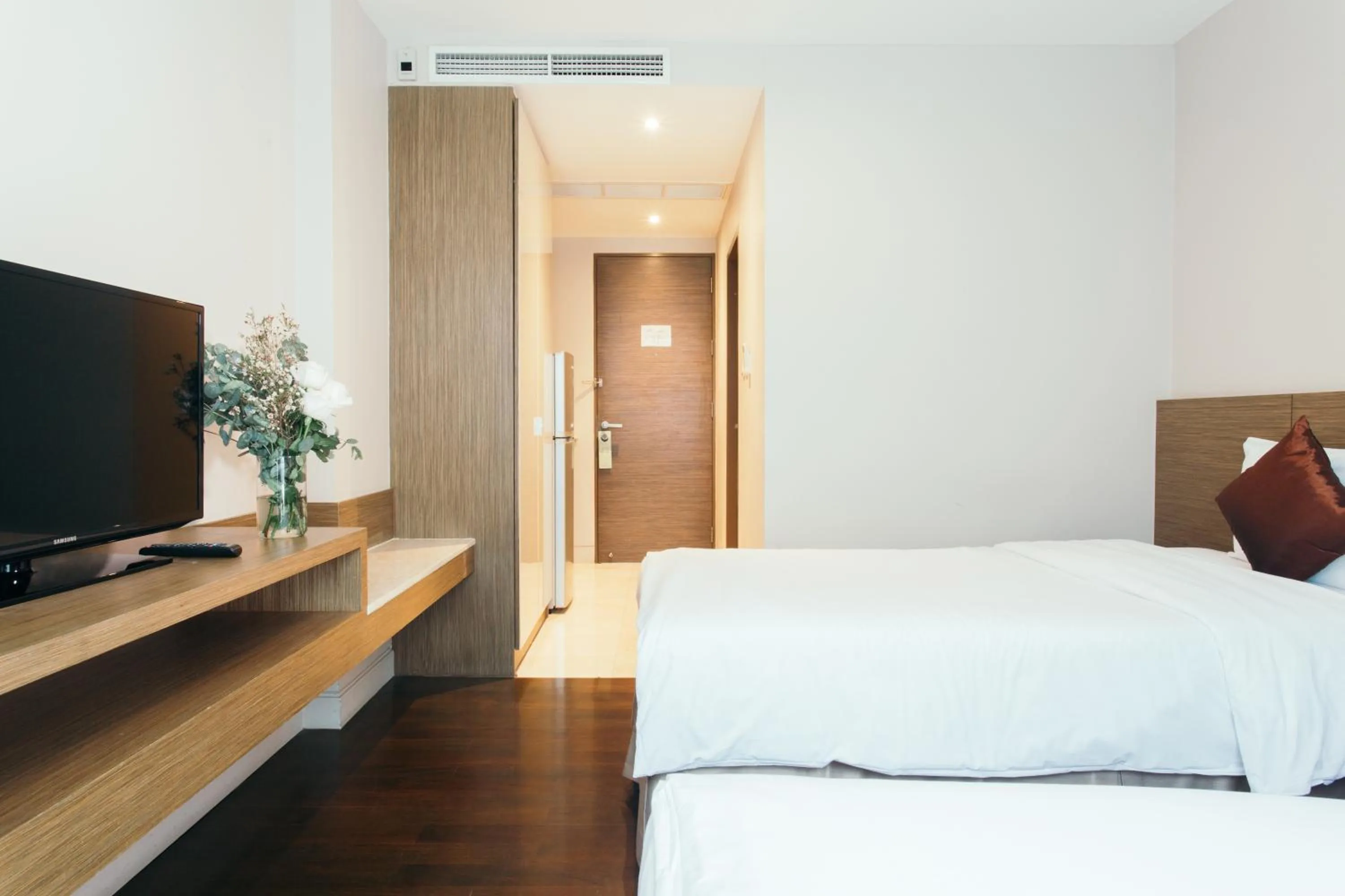 Photo of the whole room, Bed in Thomson Residence Hotel