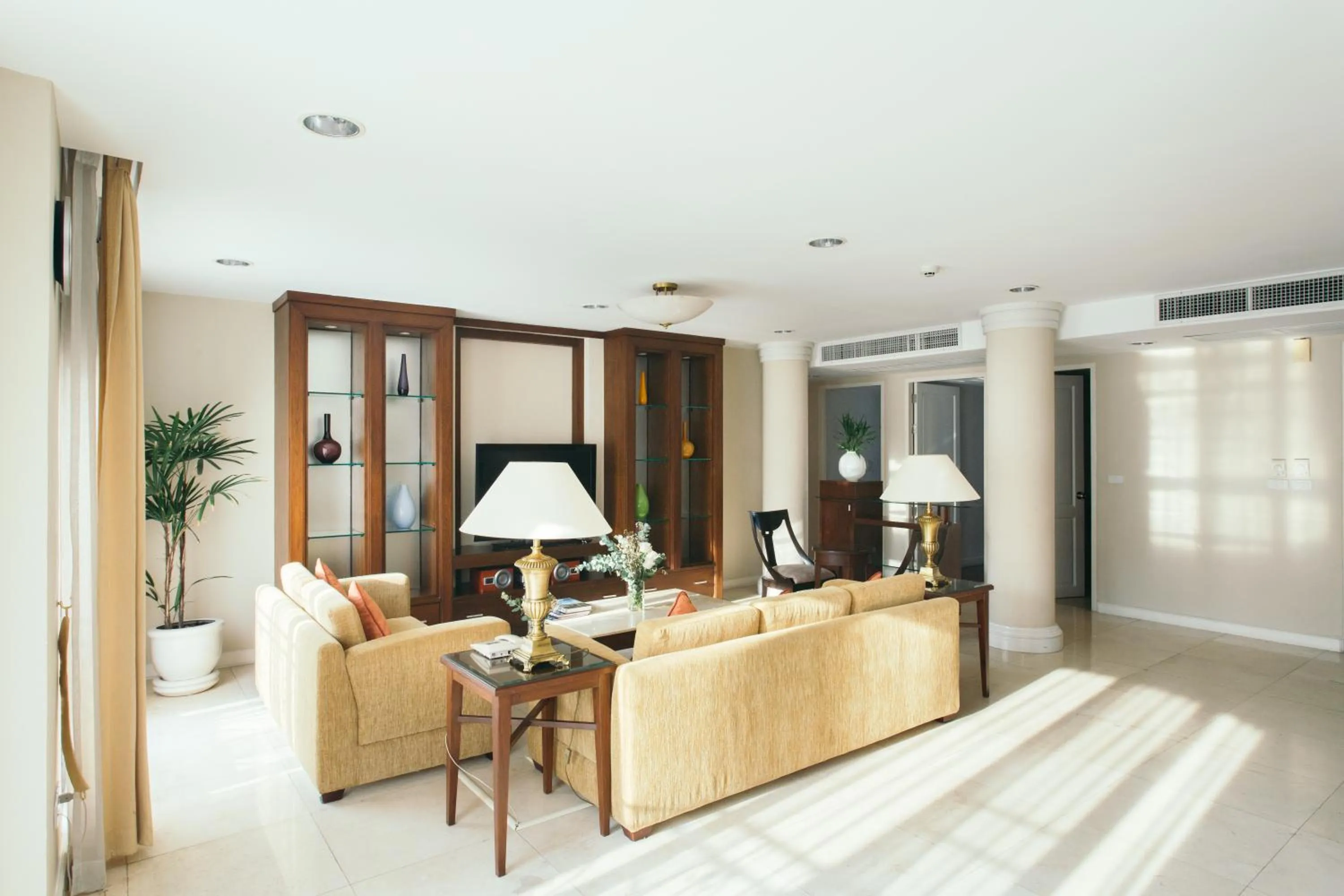 Living room in Thomson Residence Hotel