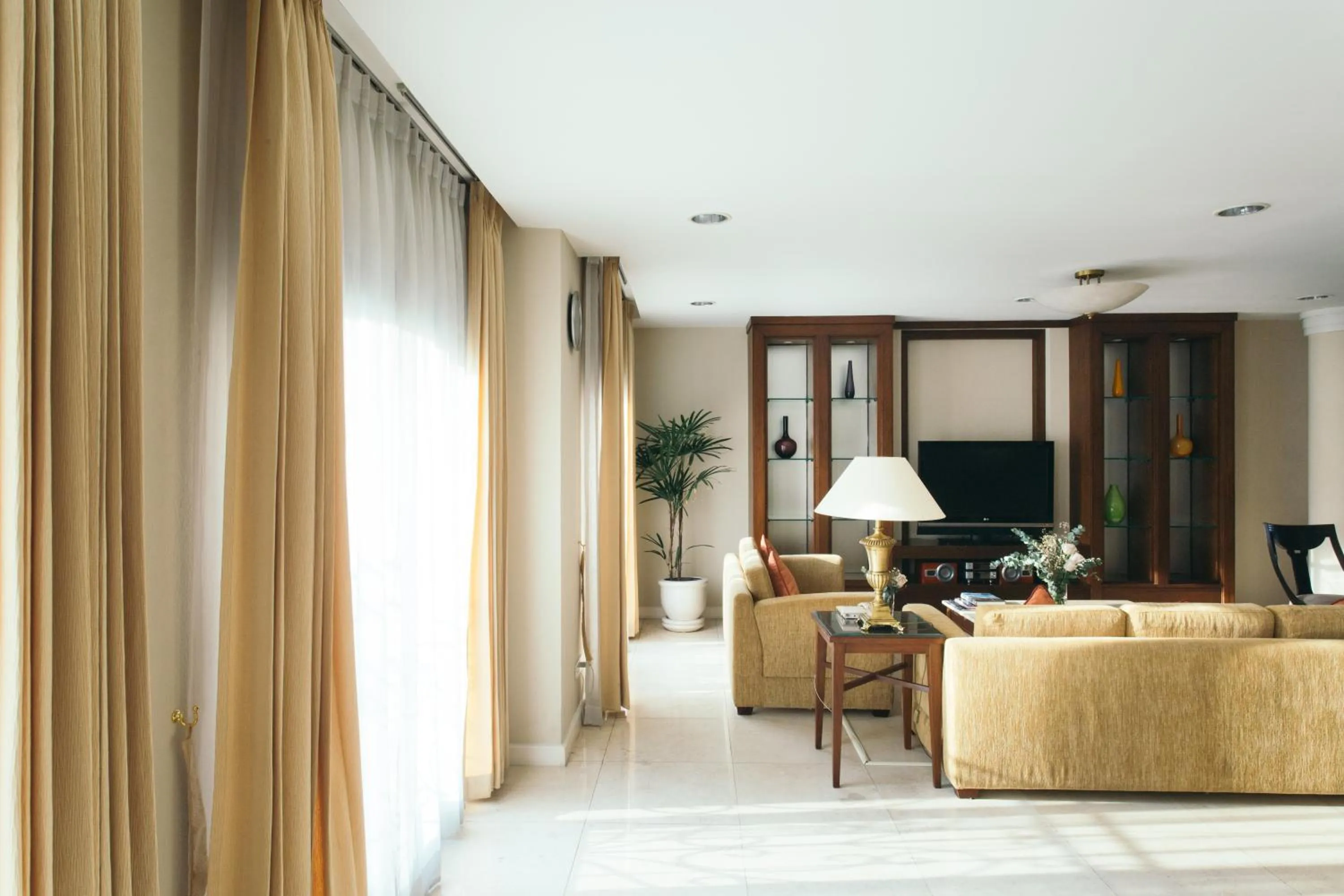 Living room in Thomson Residence Hotel