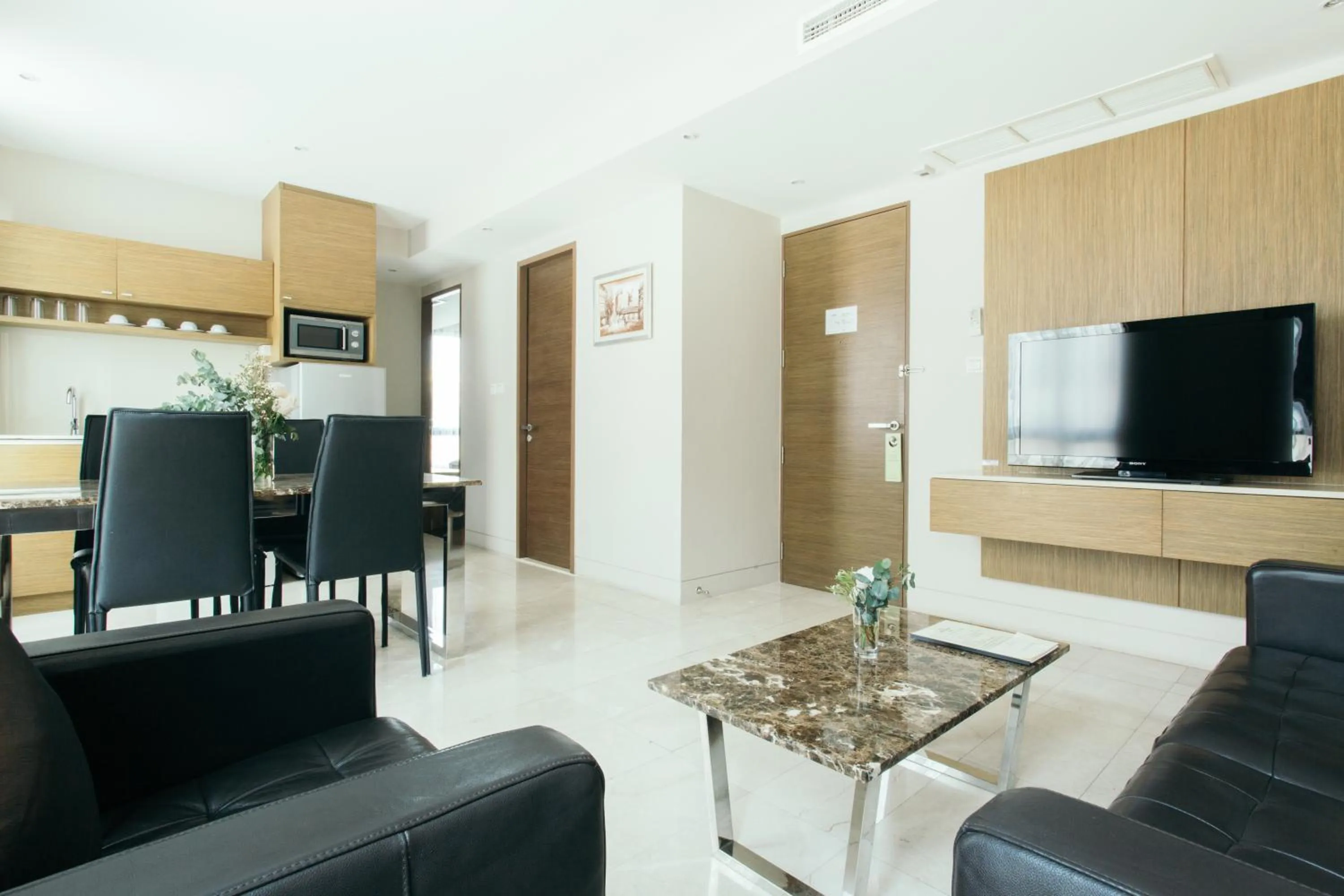 Living room in Thomson Residence Hotel