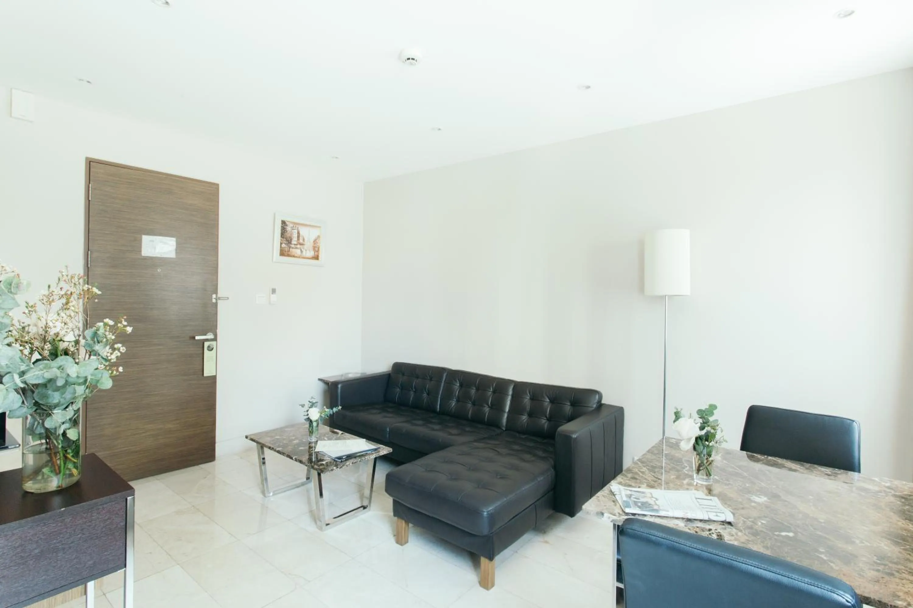Living room in Thomson Residence Hotel