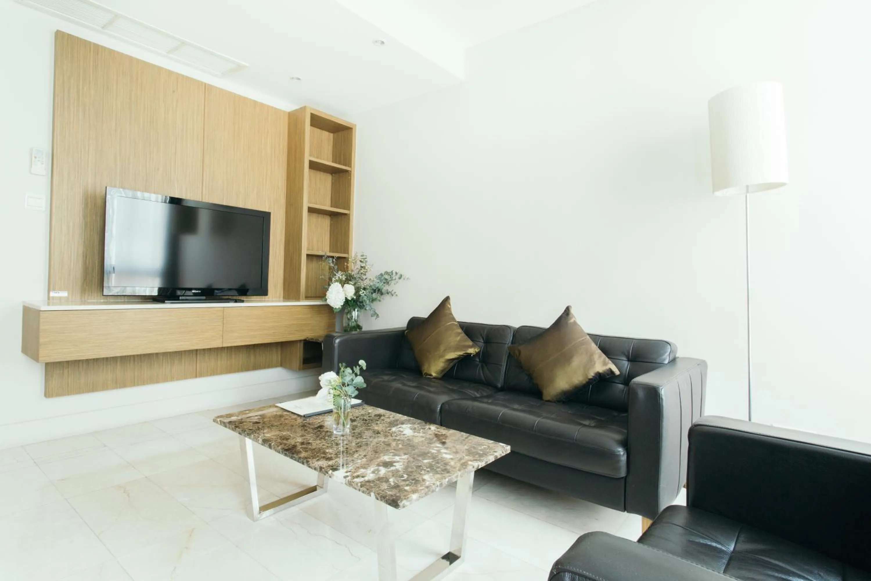 Living room in Thomson Residence Hotel