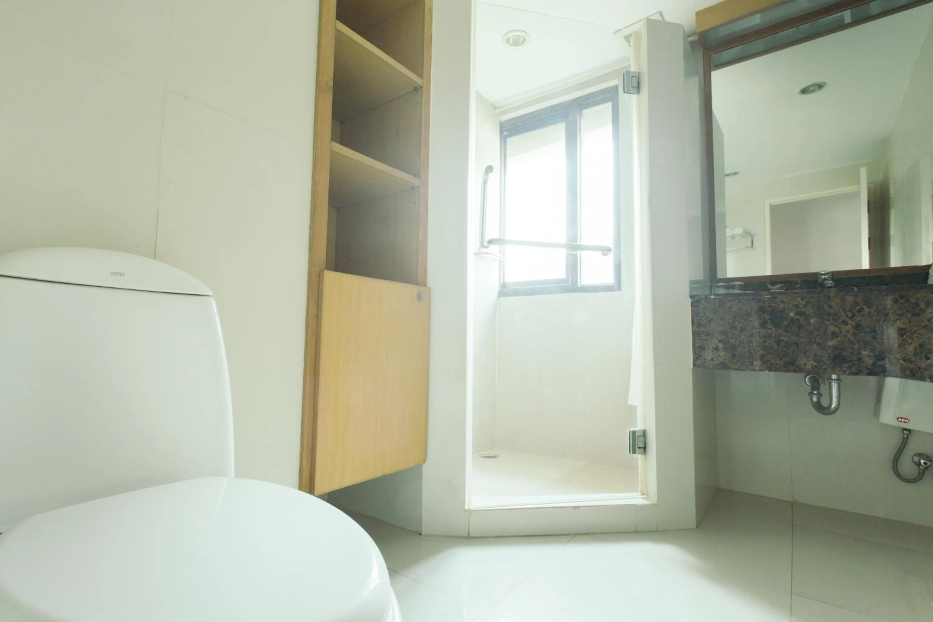 Toilet in Thomson Residence Hotel