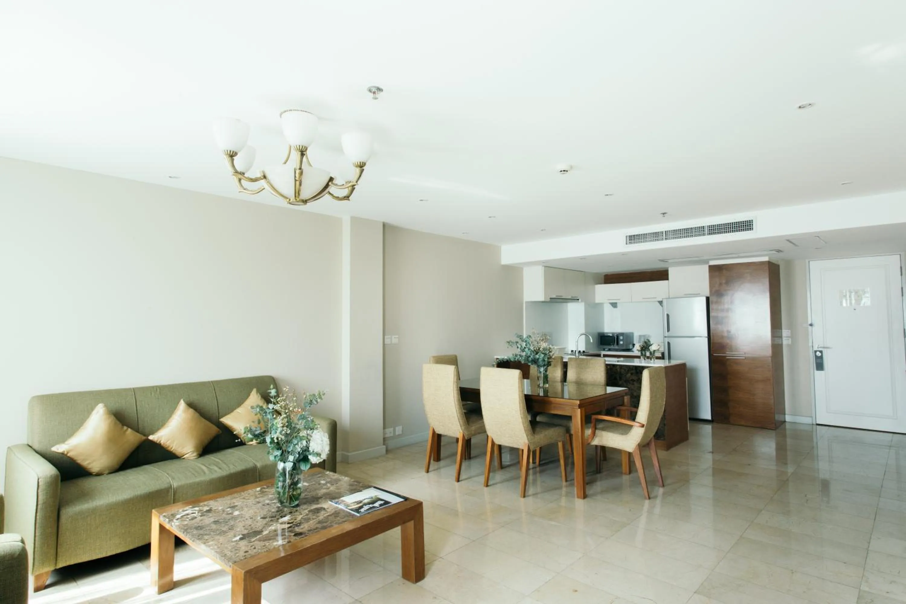 Living room in Thomson Residence Hotel