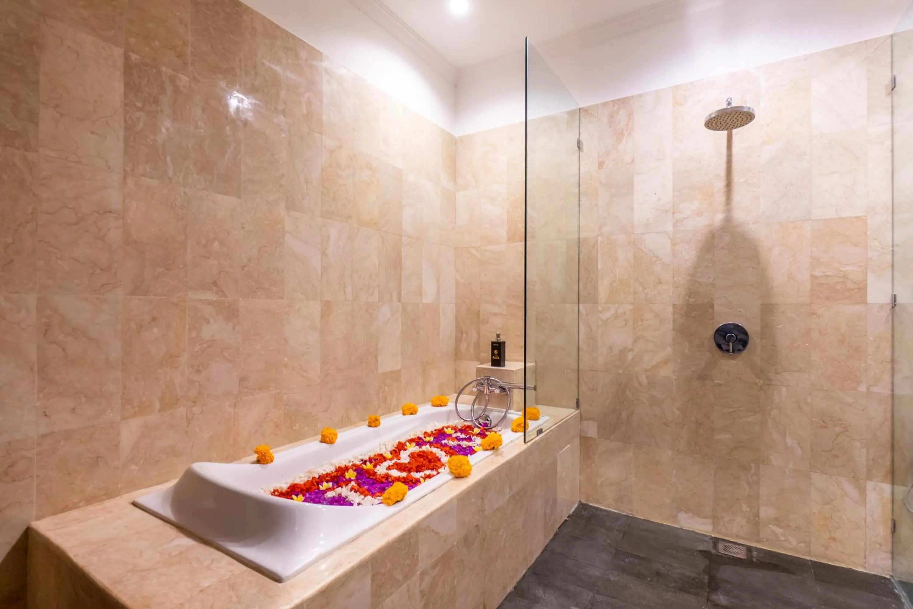 Shower in Villa Sonia Bisma