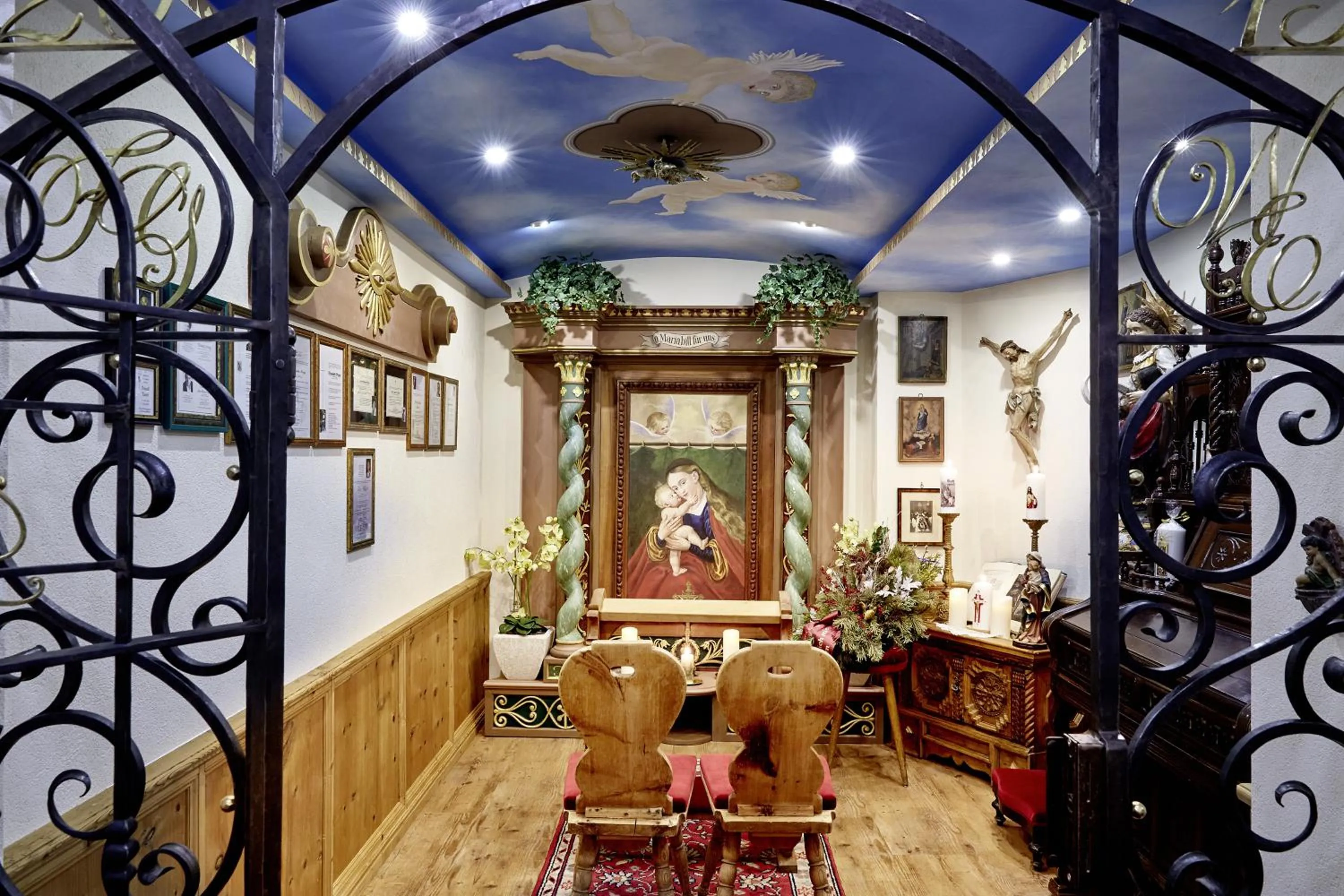 Place of worship in Hotel Neue Post