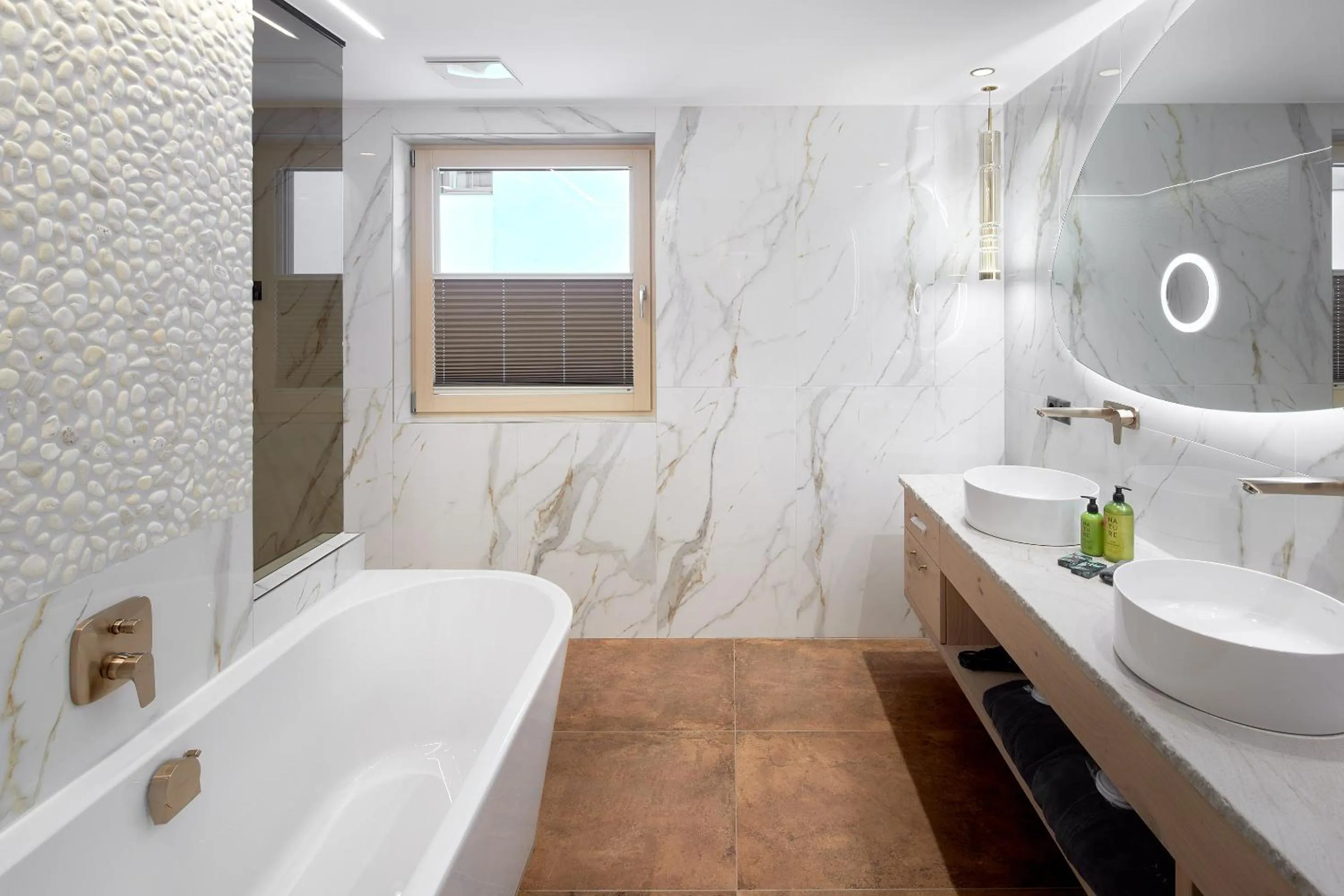 Bathroom in Hotel Neue Post