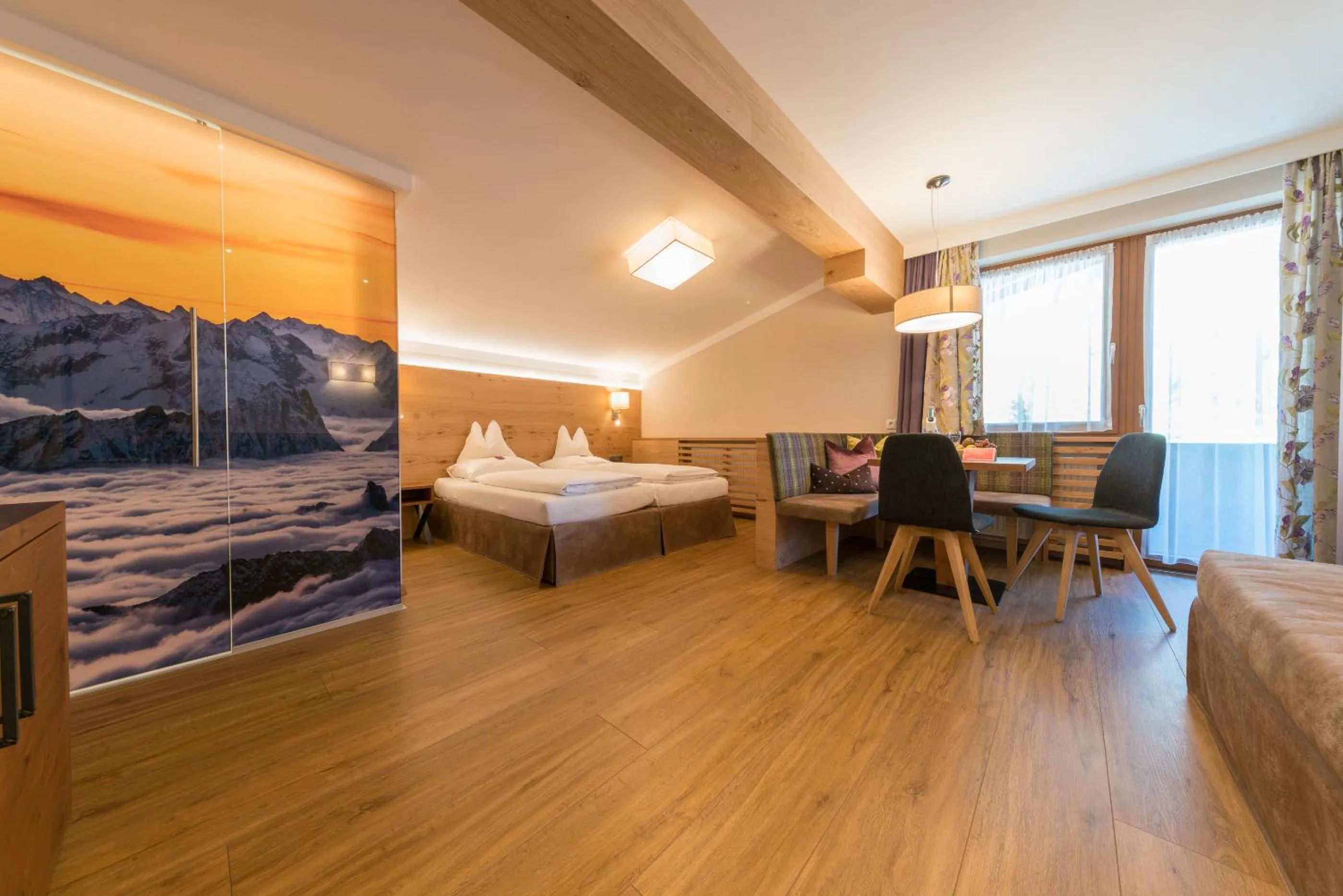 Photo of the whole room, Bed in Hotel Neue Post