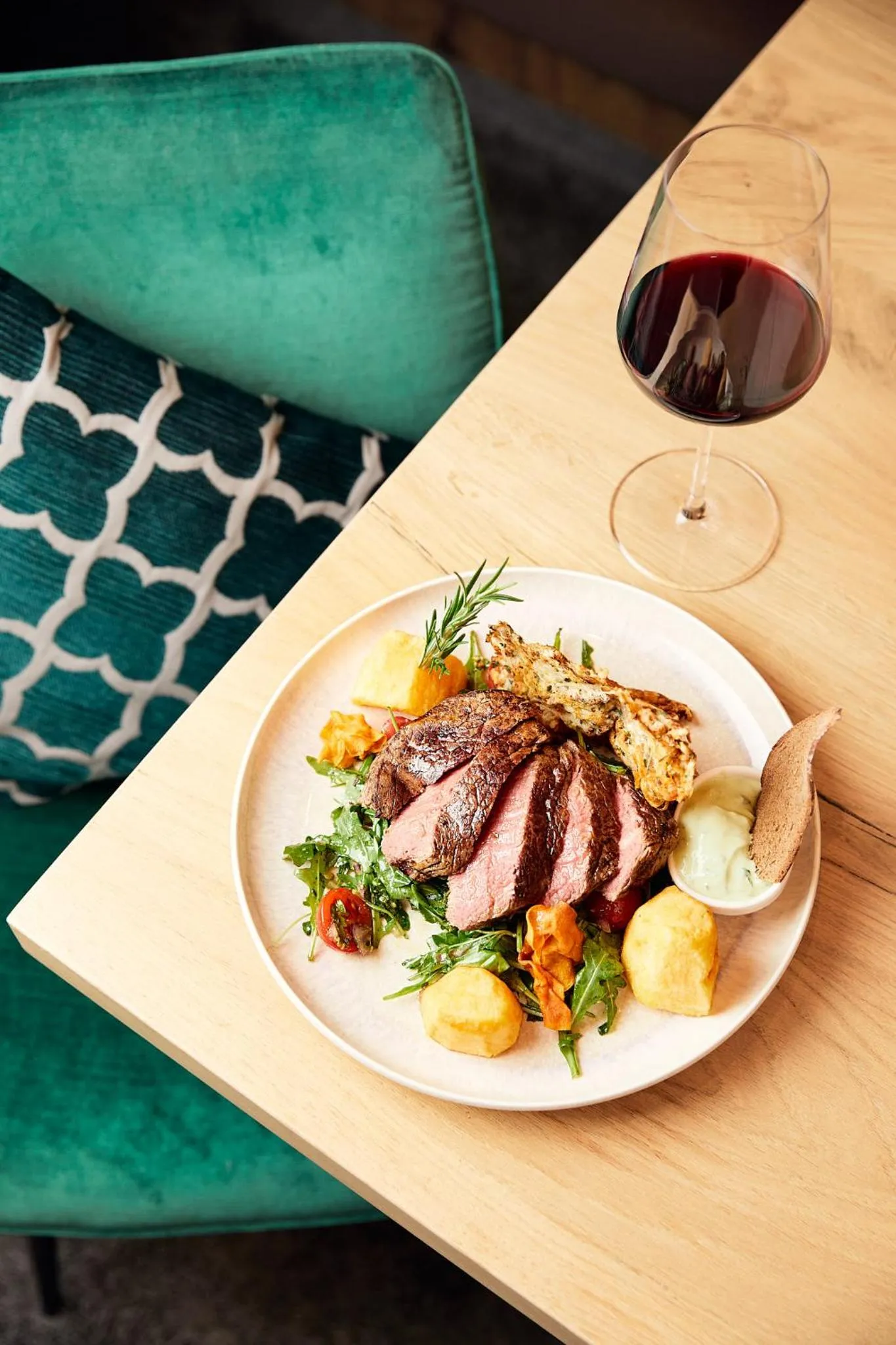 Restaurant/places to eat in Hotel Neue Post