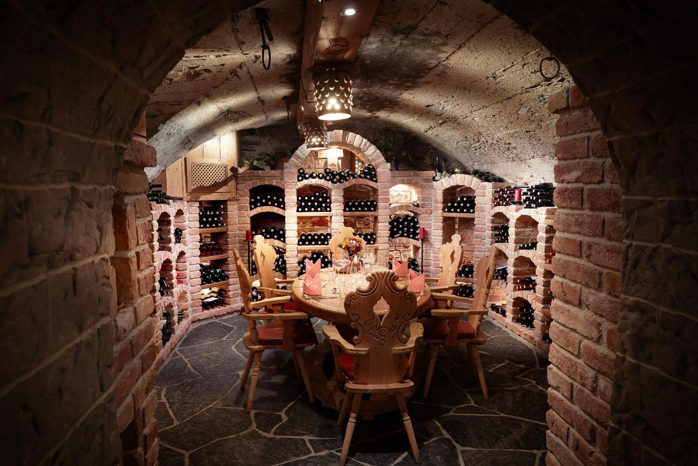 Food and drinks in Hotel Neue Post