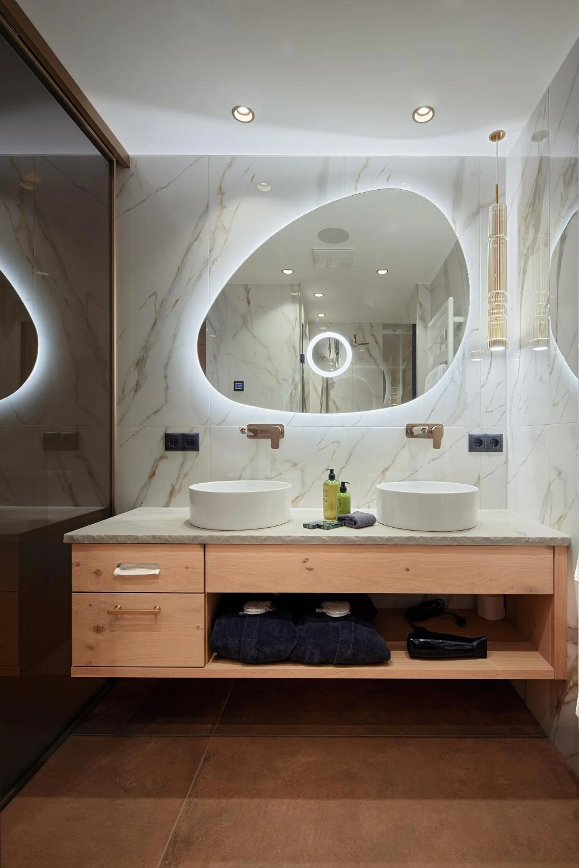 Toilet in Hotel Neue Post