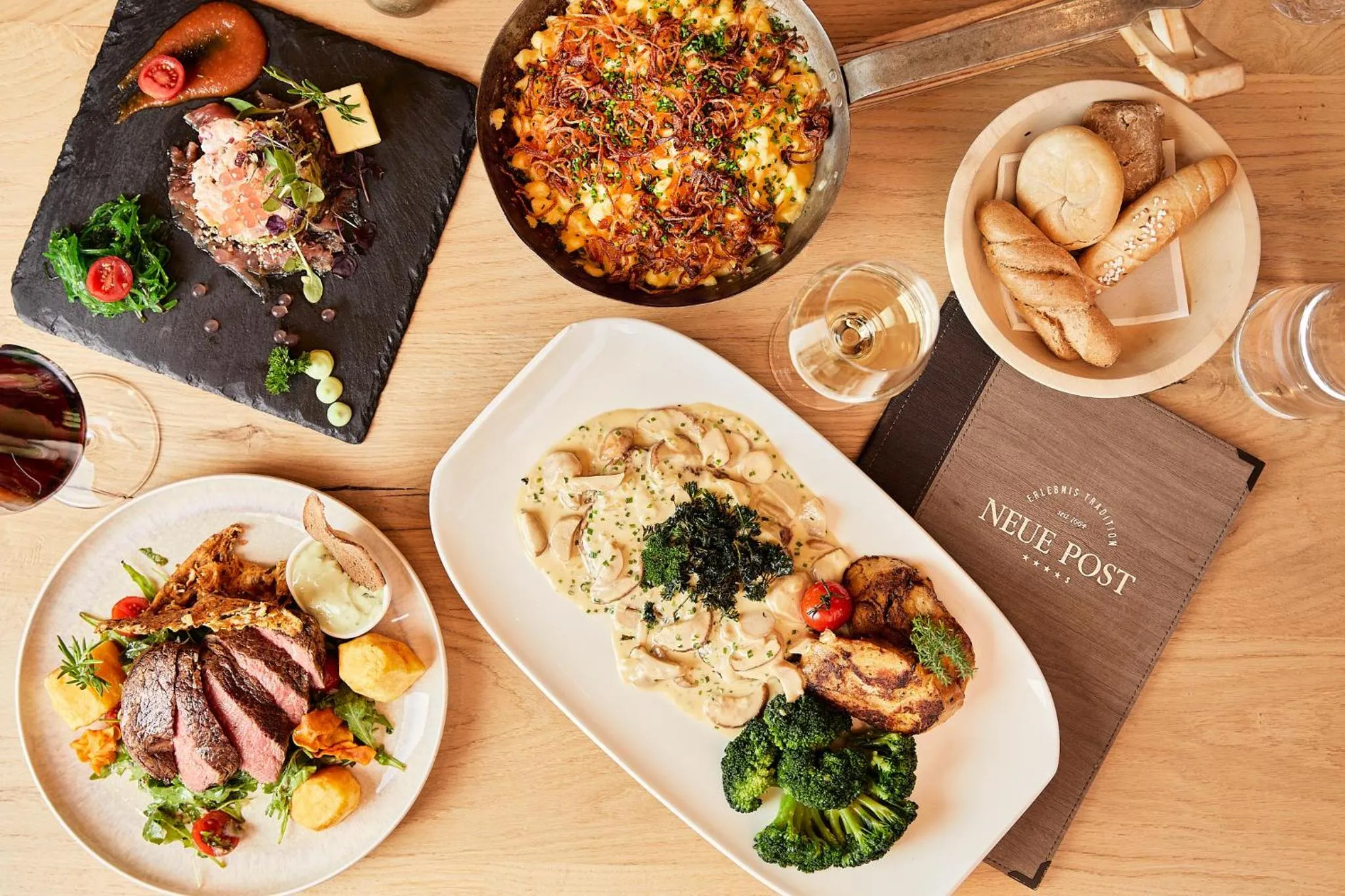 Restaurant/places to eat in Hotel Neue Post