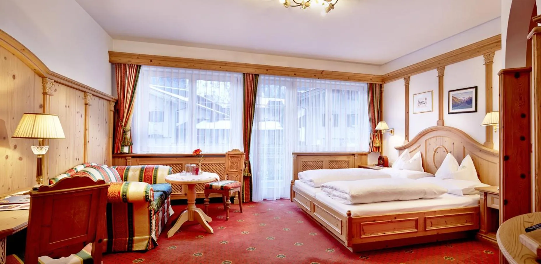 Bed in Hotel Neue Post