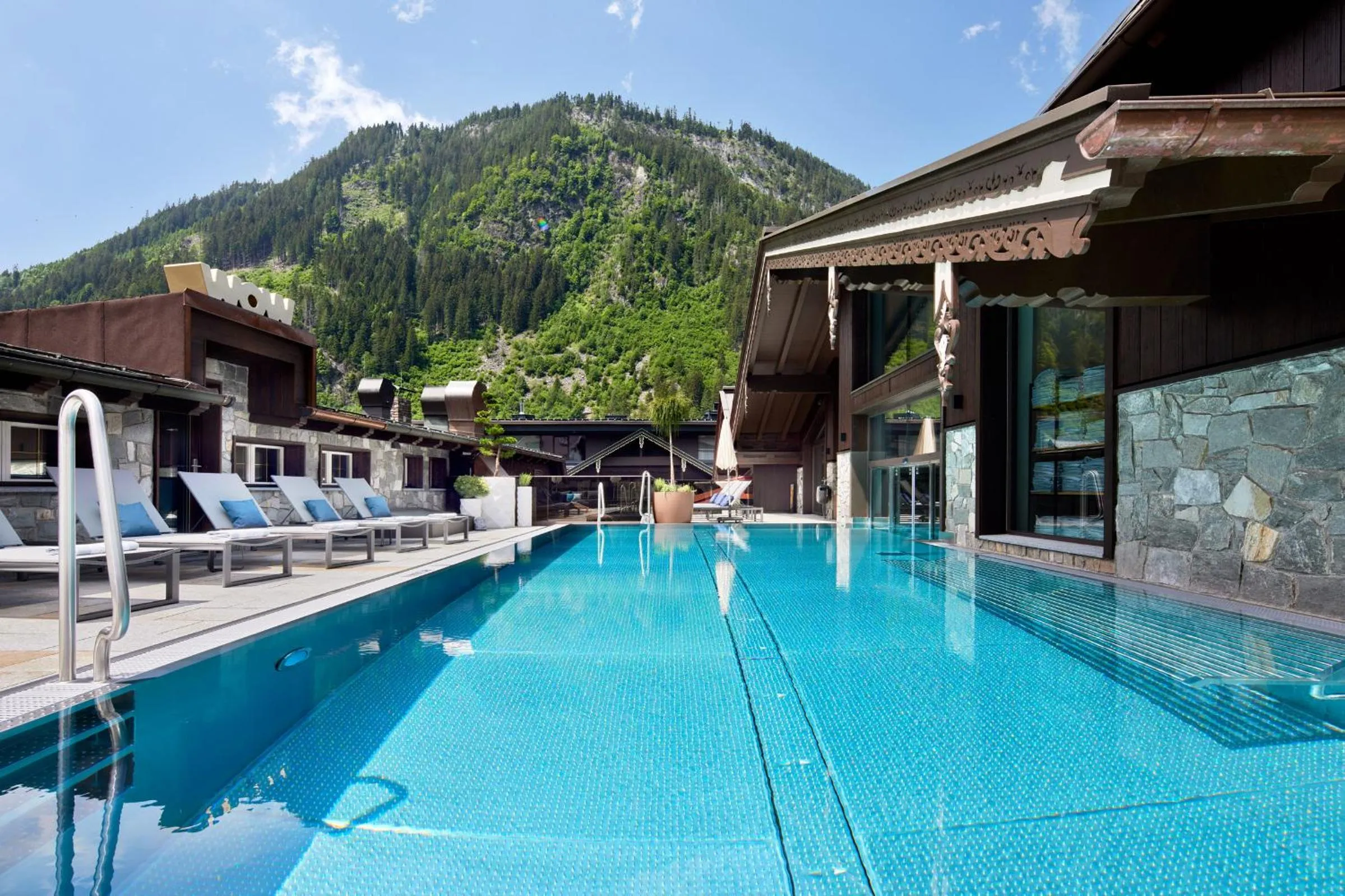 Pool view in Hotel Neue Post