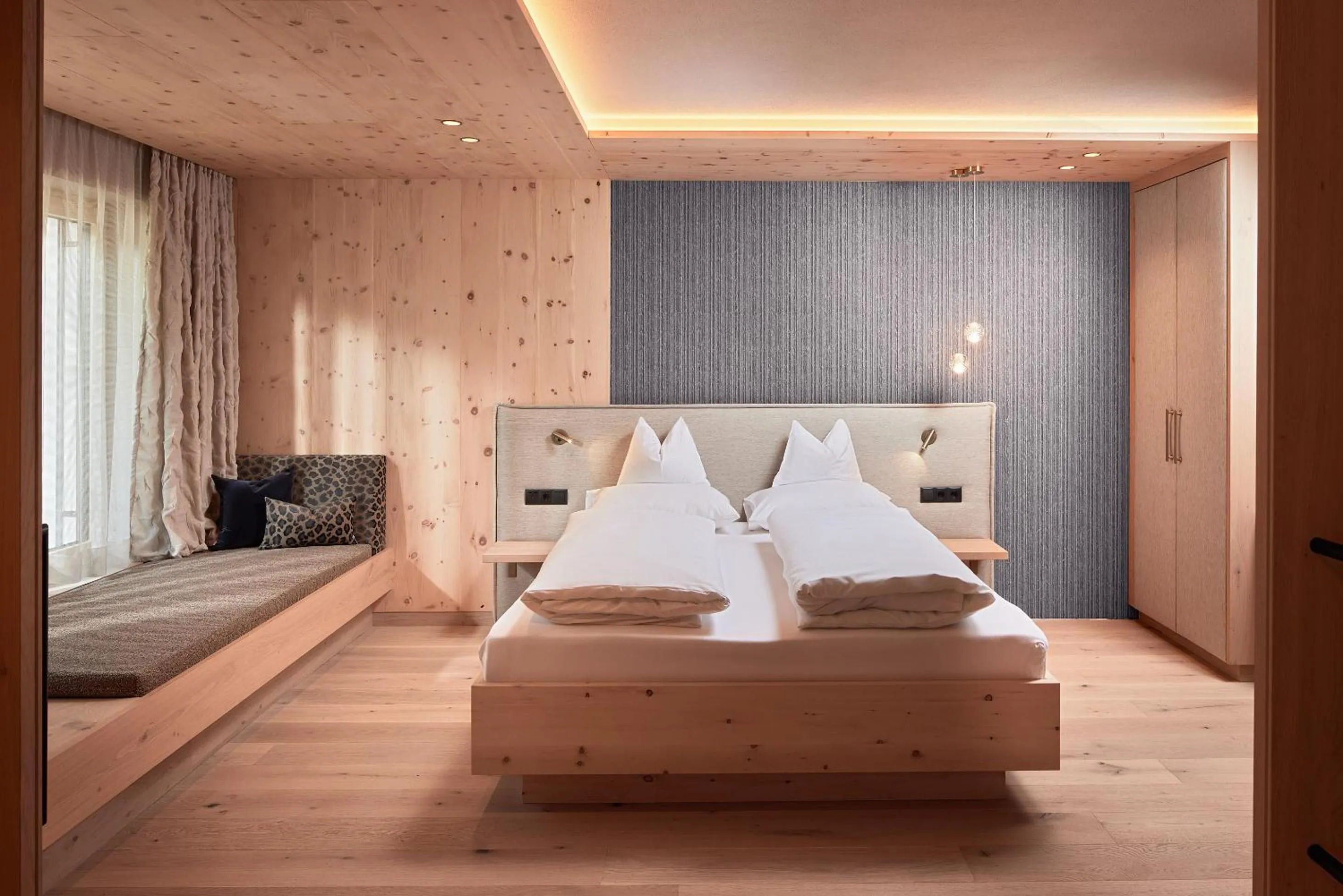 TV and multimedia, Bed in Hotel Neue Post