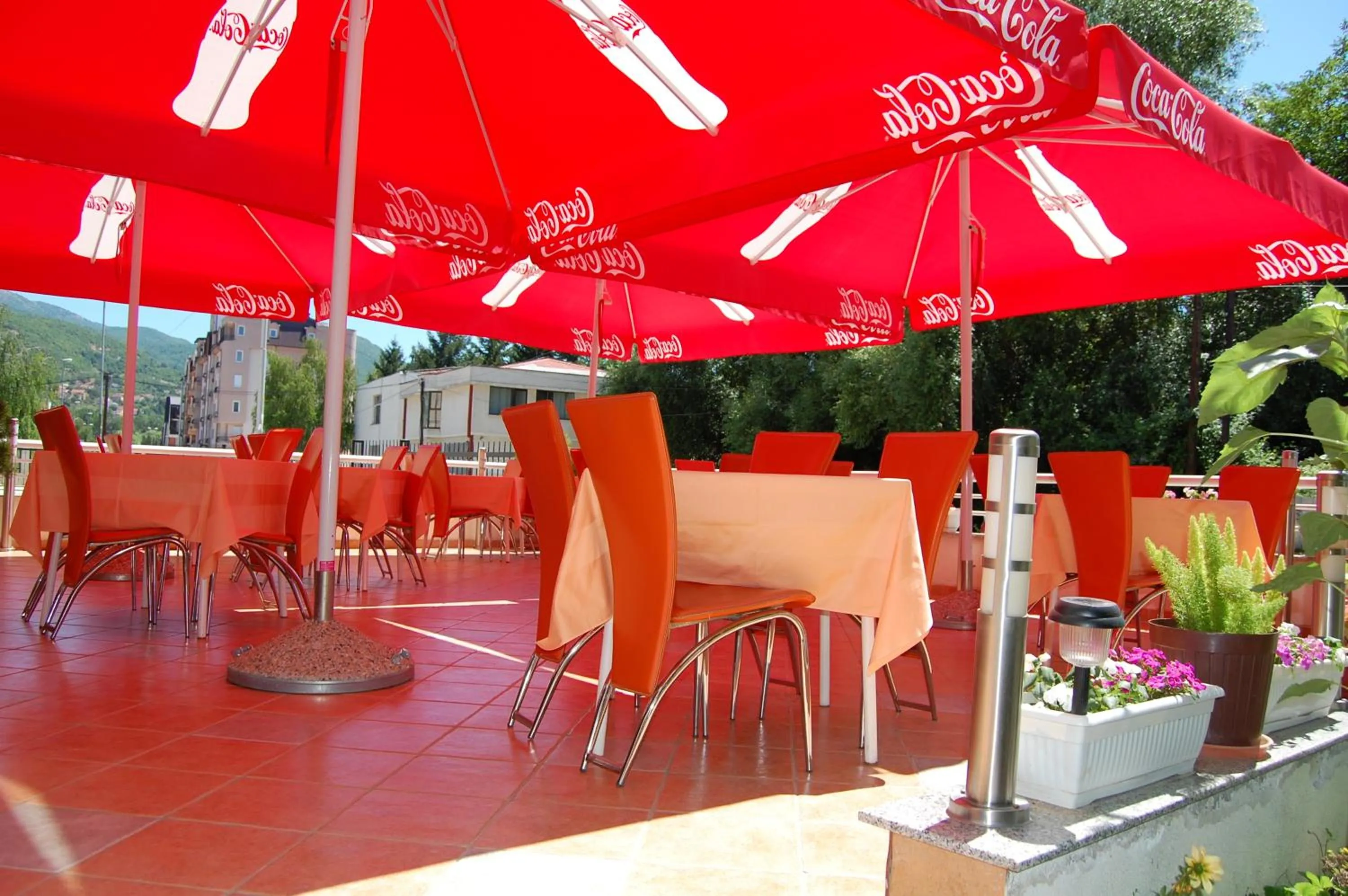 Restaurant/places to eat in Villa Rimari
