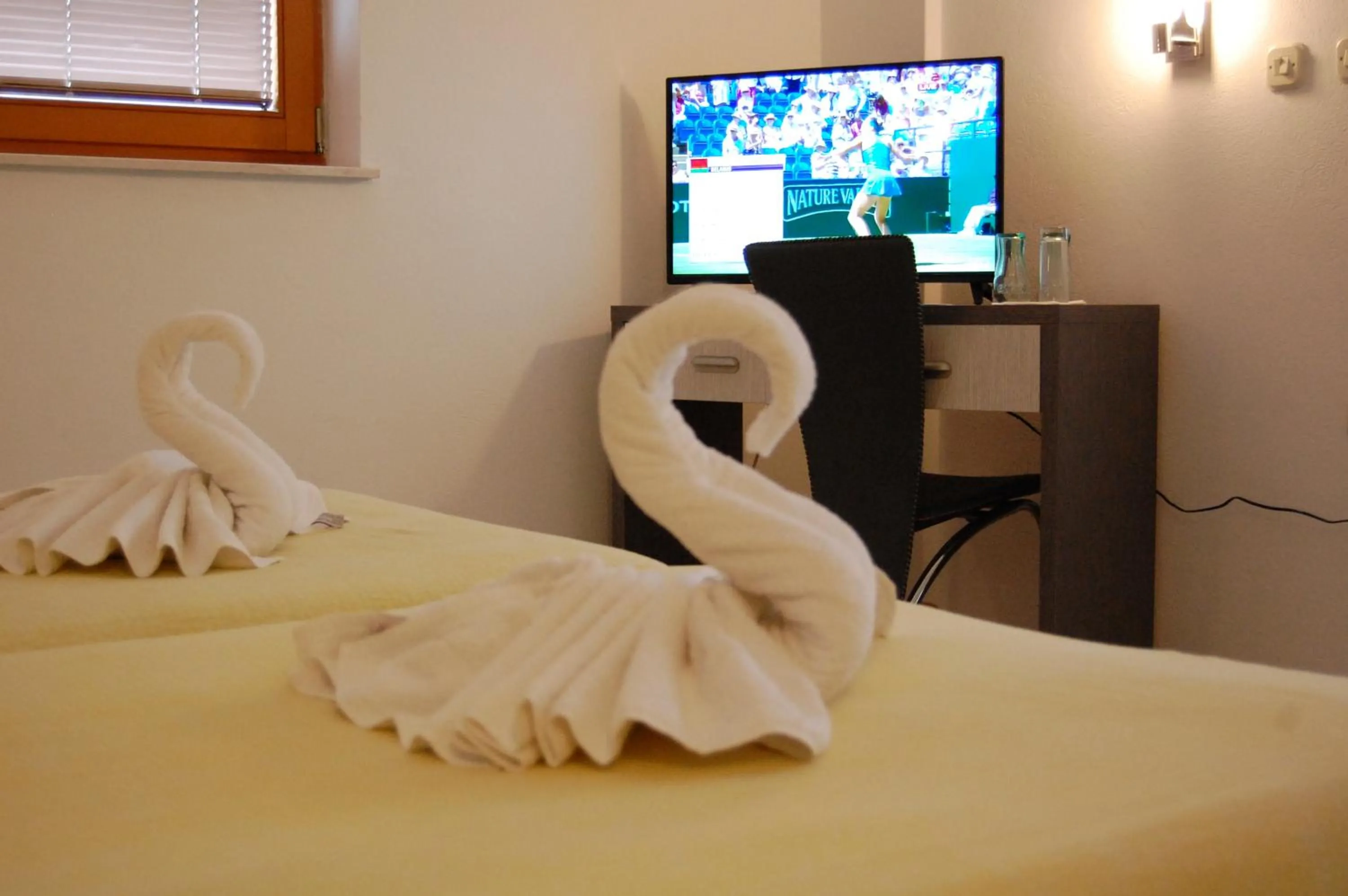 TV and multimedia, Bed in Villa Rimari