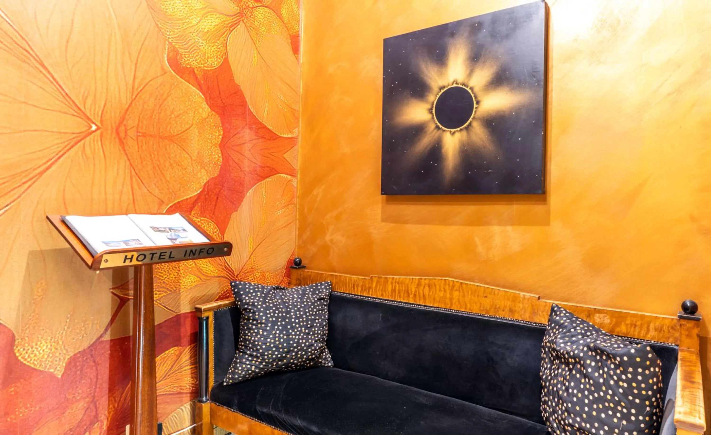 Le Clarisse Pantheon