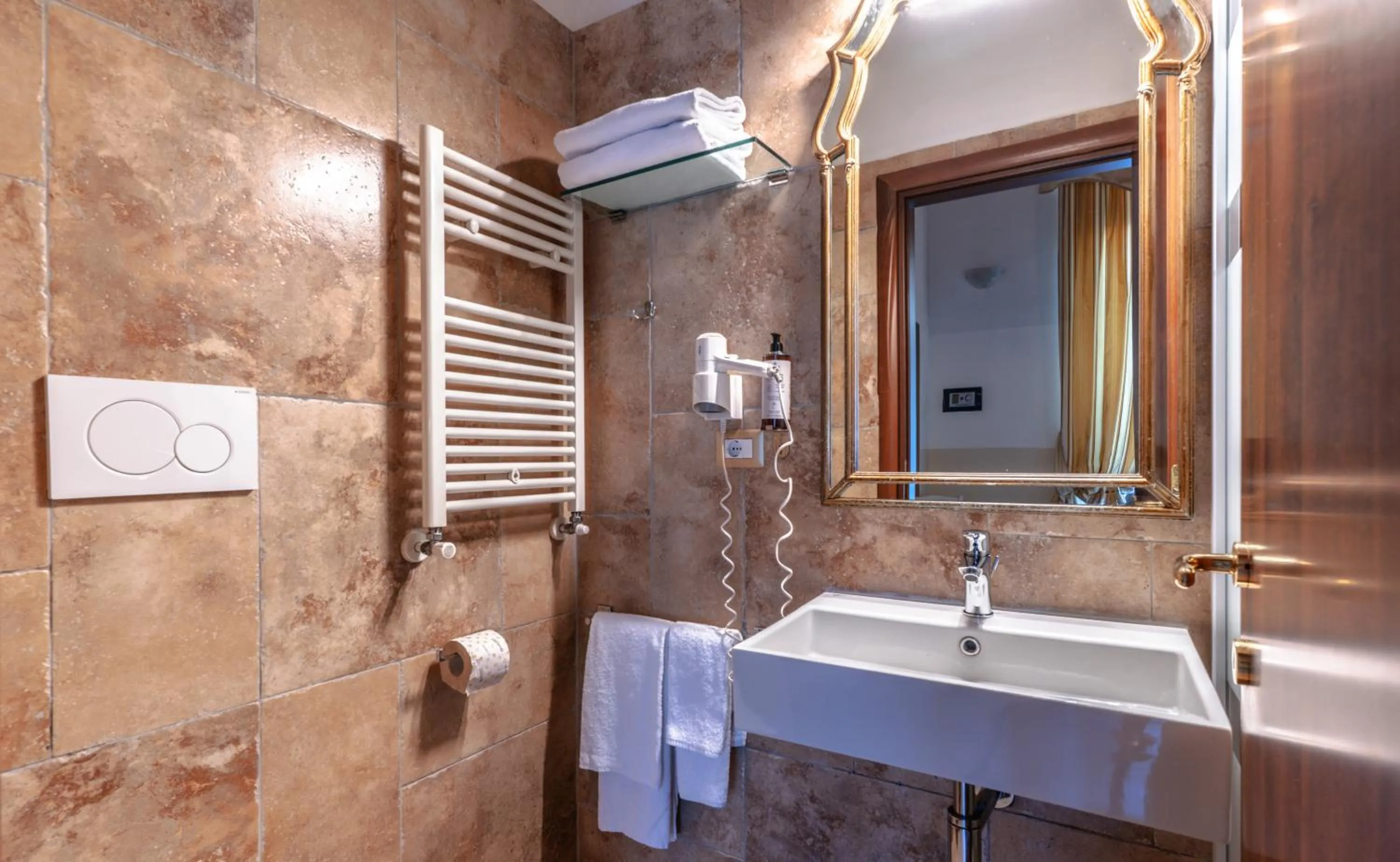 Le Clarisse Pantheon