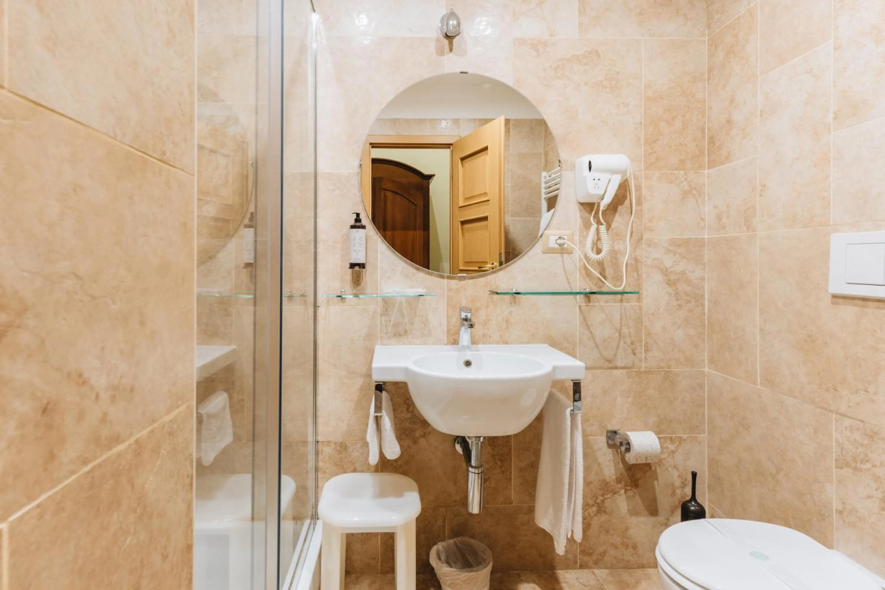 Le Clarisse Pantheon