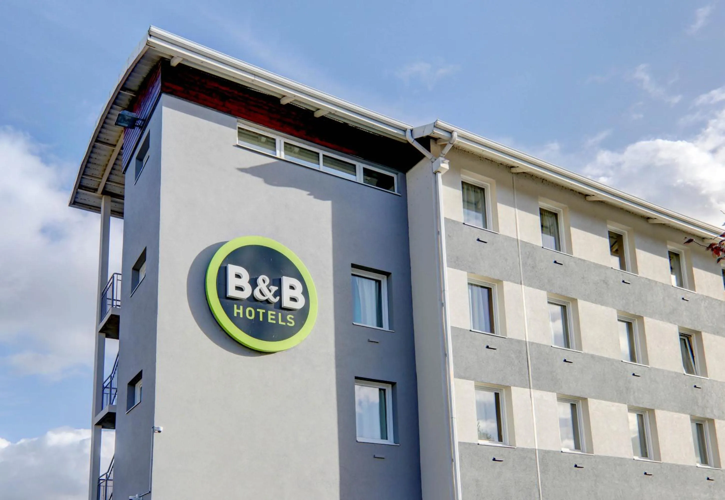 Property building in B&B HOTEL Montluçon Saint-Victor